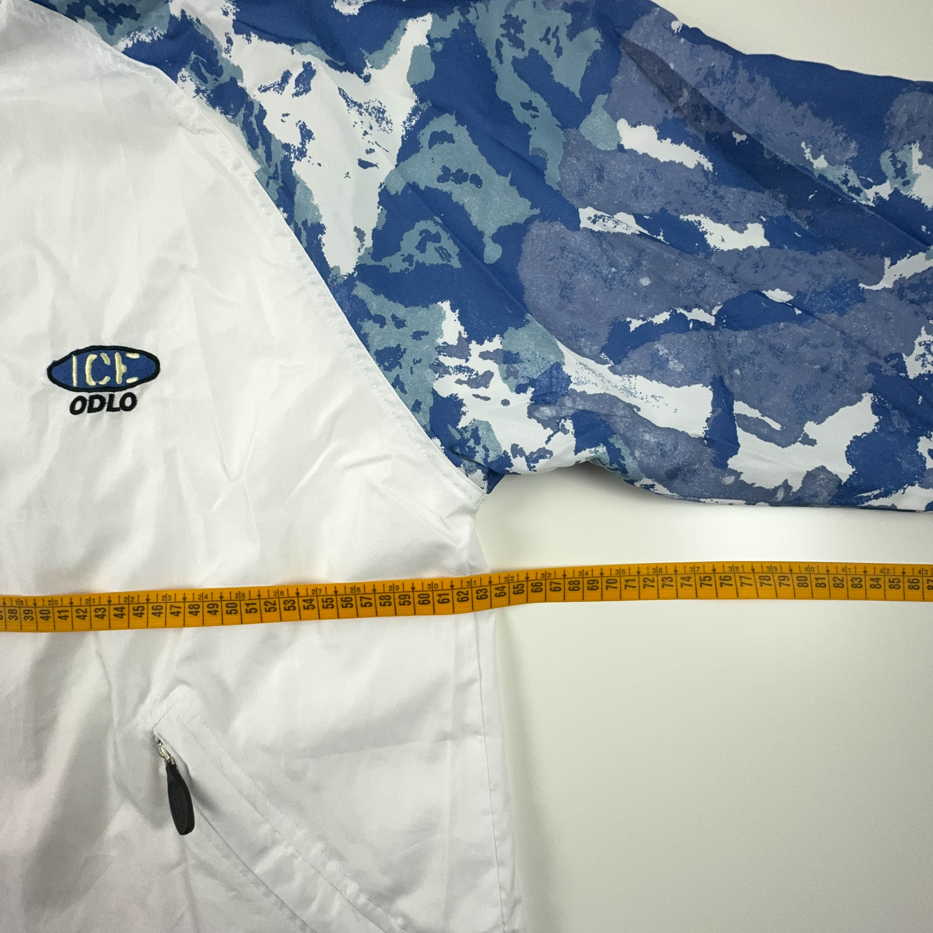 Giacca a vento Vintage bianca e blu a fantasia con zip anni 90 - Taglia XL uomo