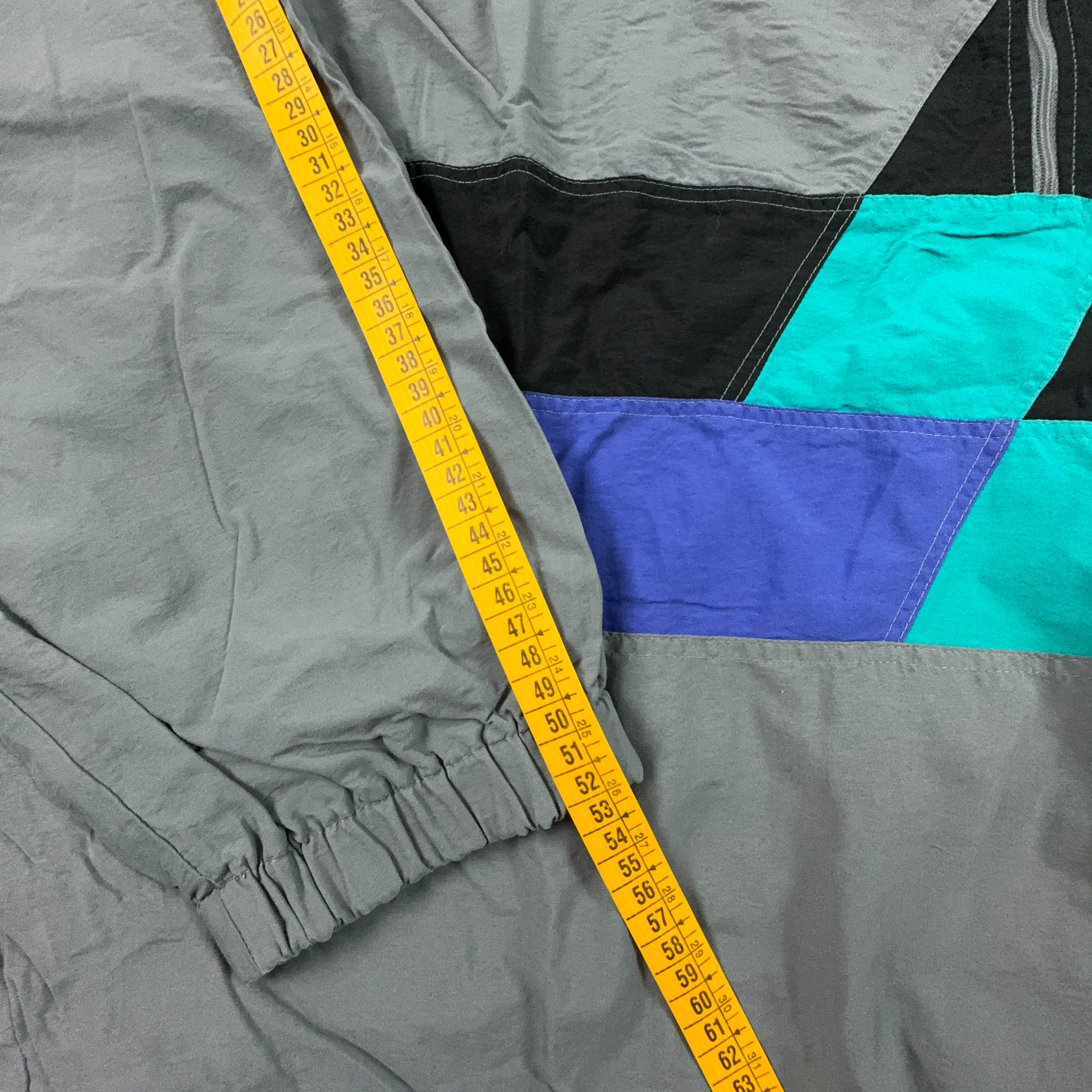 Giacca a vento Vintage grigia geometrica con zip anni 90 - Taglia XL/XXL uomo