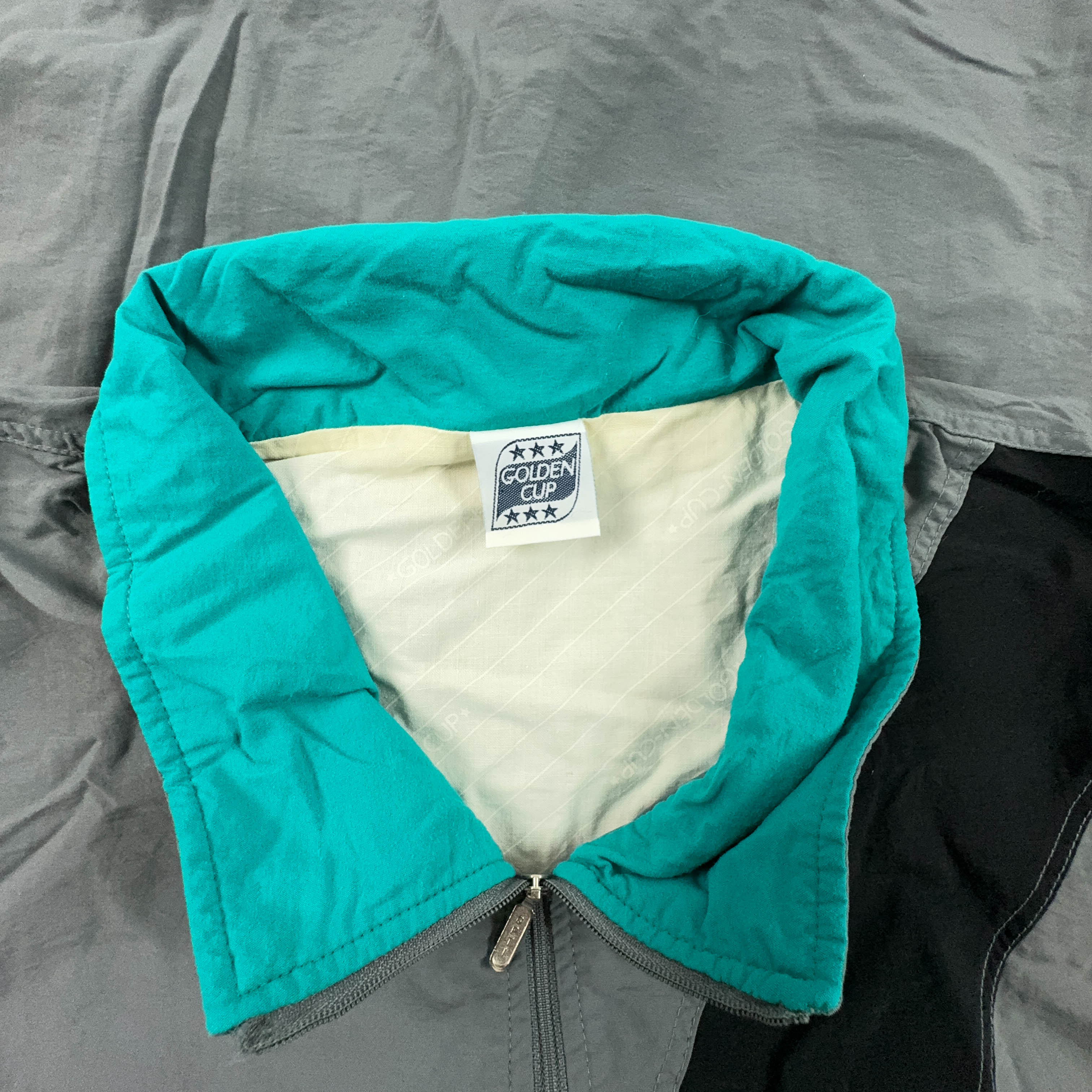 Giacca a vento Vintage grigia geometrica con zip anni 90 - Taglia XL/XXL uomo