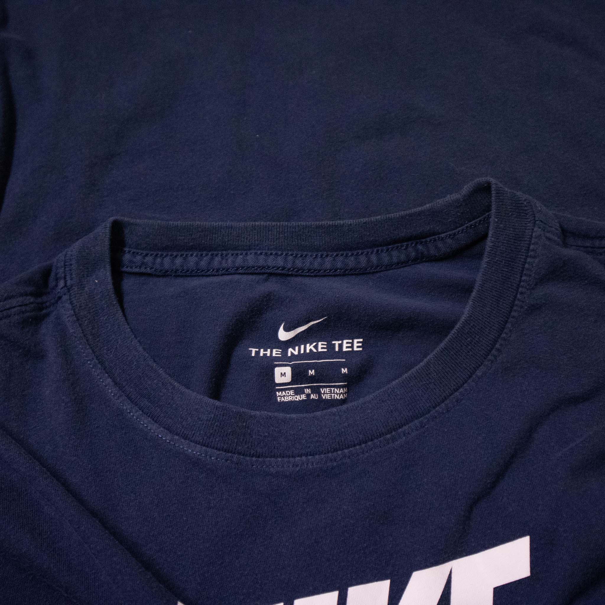 Nike T-Shirt - Size M