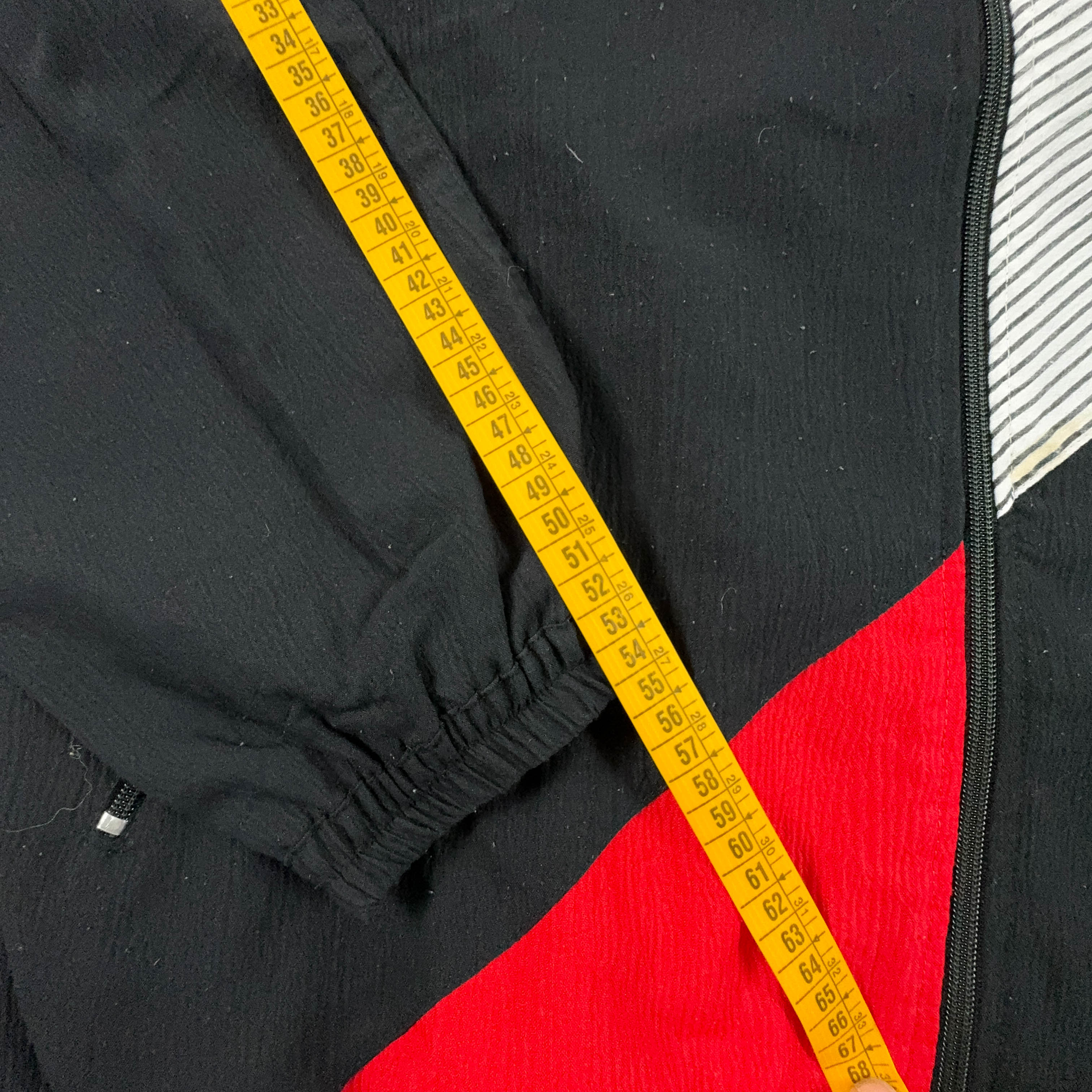 Giacca a vento Vintage nera e rossa geometrica con zip anni 90 - Taglia XL/XXL uomo