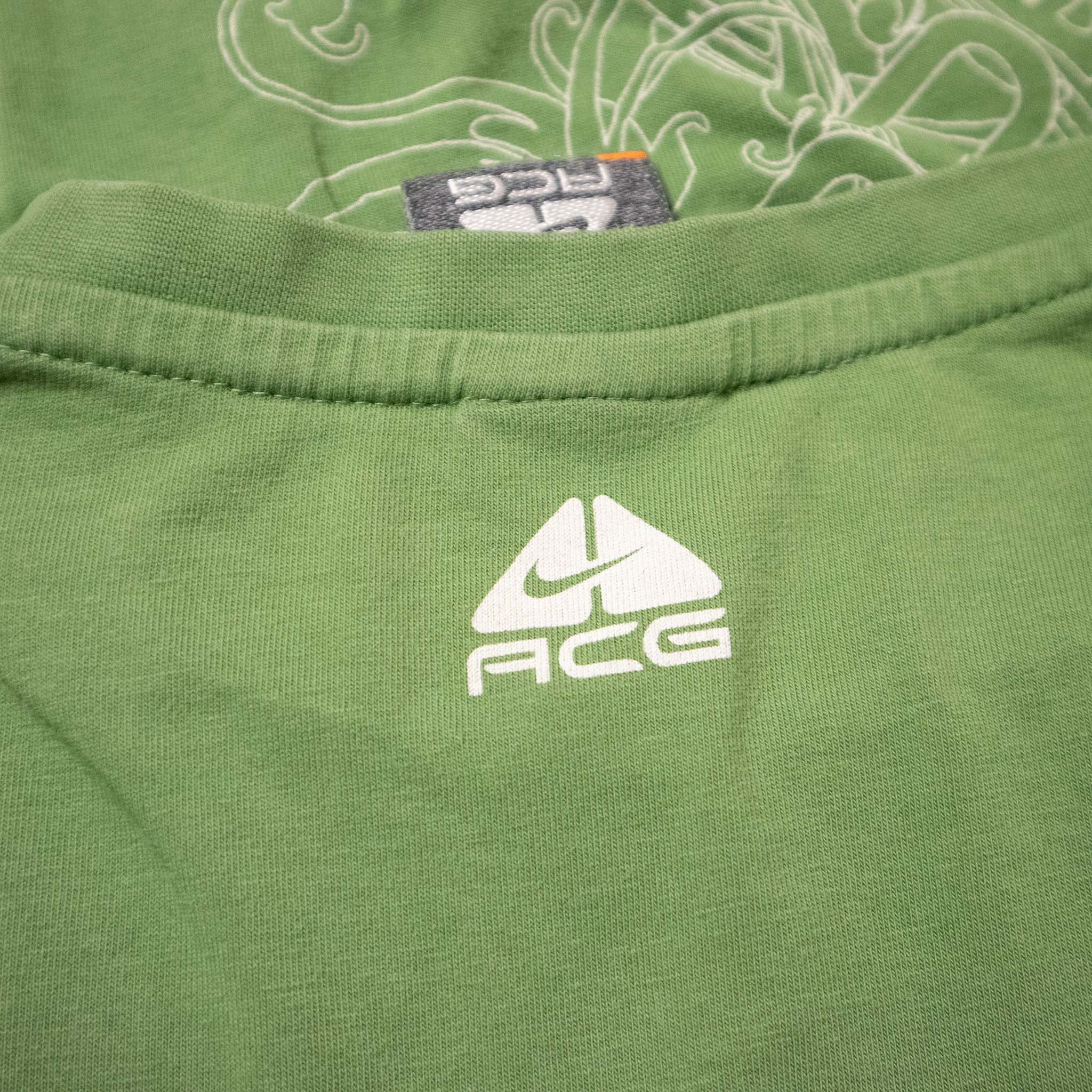 Nike ACG T shirt - Size M