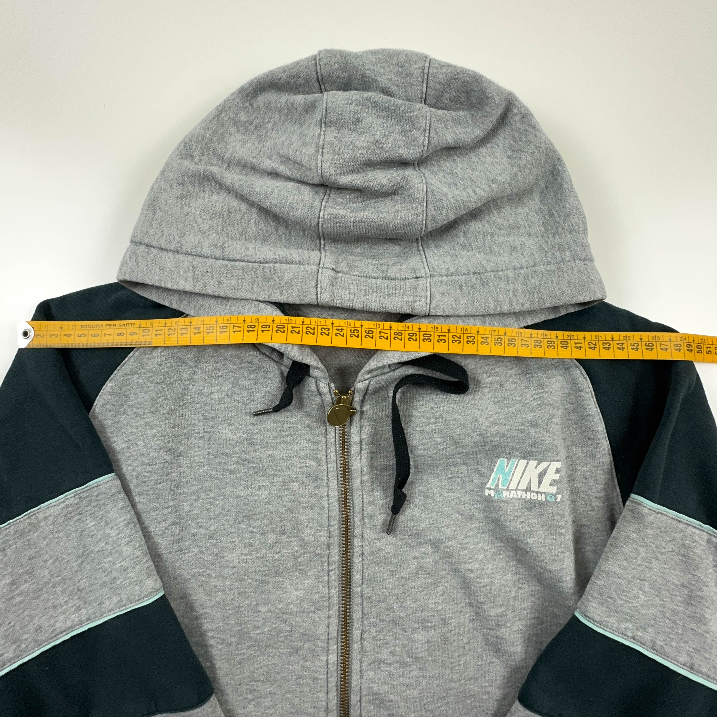 Felpa Nike Vintage grigia e nera con zip e cappuccio anni 2000 - Taglia M uomo