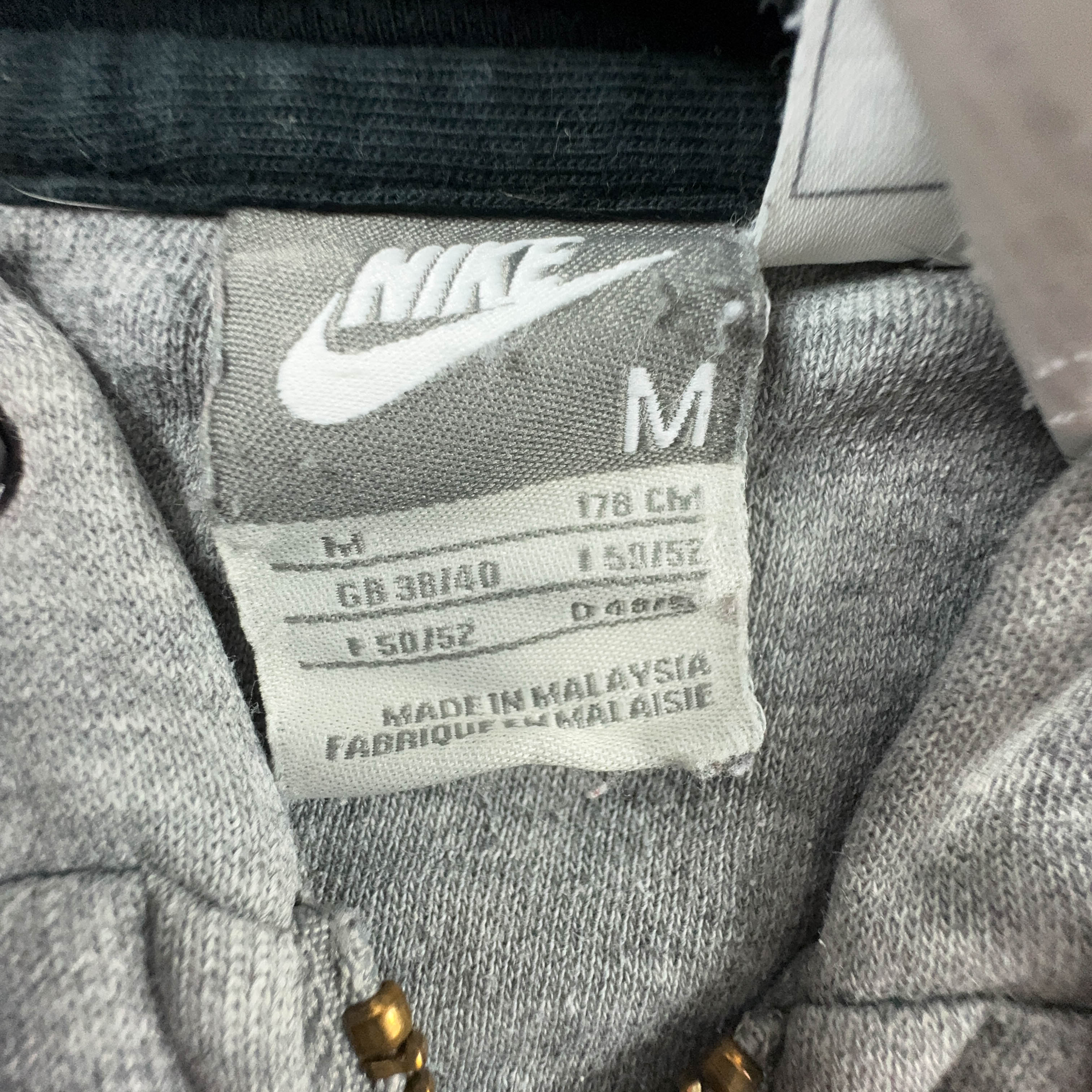 Felpa Nike Vintage grigia e nera con zip e cappuccio anni 2000 - Taglia M uomo