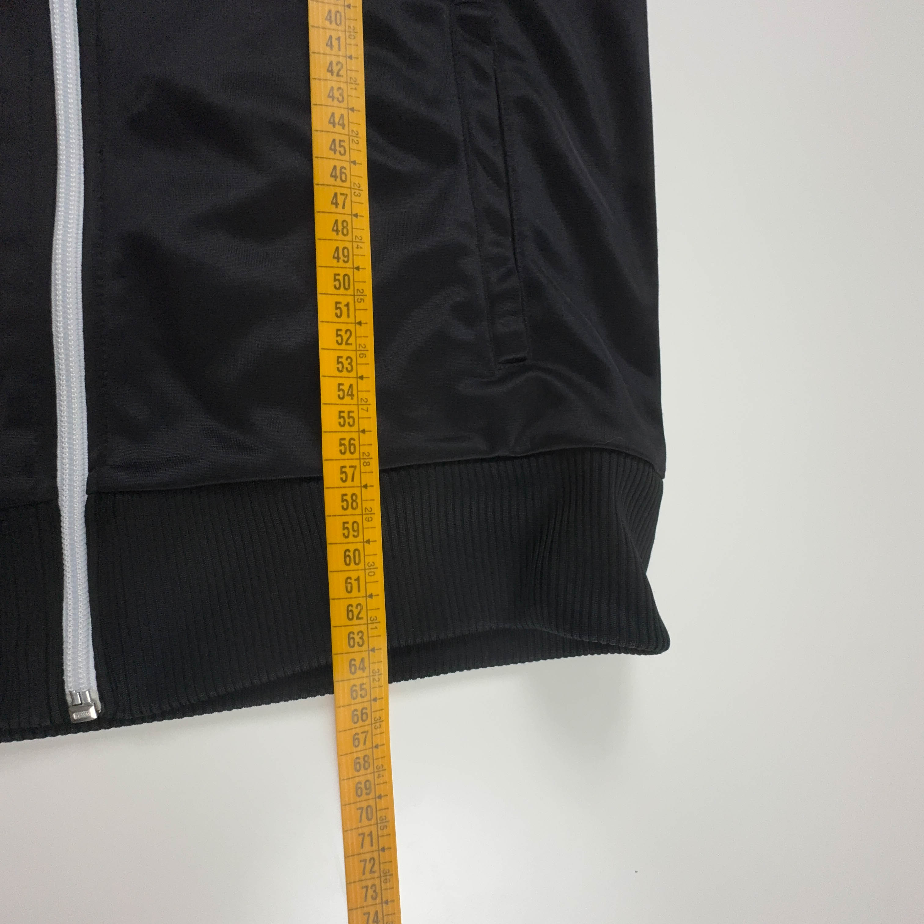 Felpa Fred Perry nera e grigia con zip e logo ricamato - Taglia S uomo