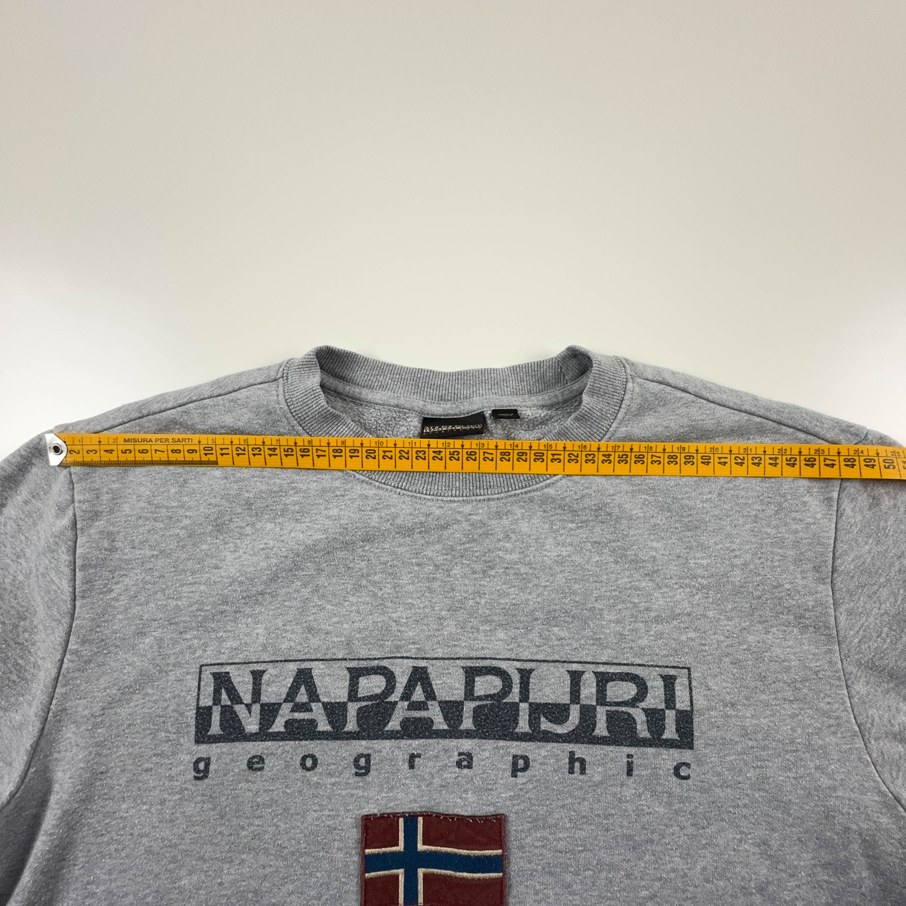 Felpa Napapijri grigia in cotone a girocollo con stampa e patch - Taglia M uomo