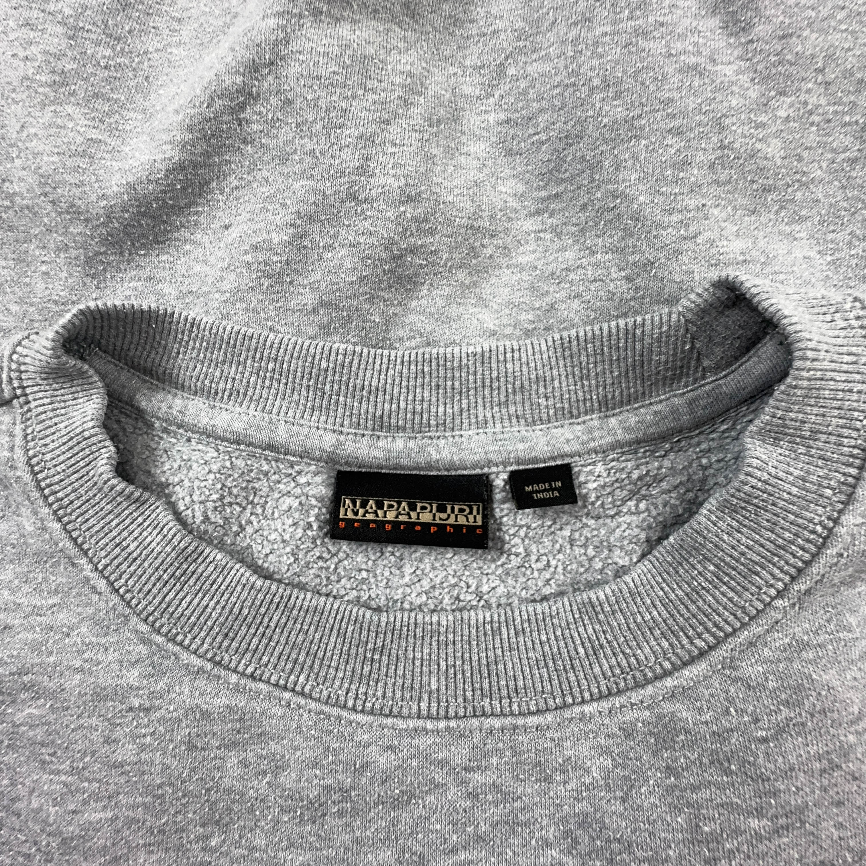 Felpa Napapijri grigia in cotone a girocollo con stampa e patch - Taglia M uomo