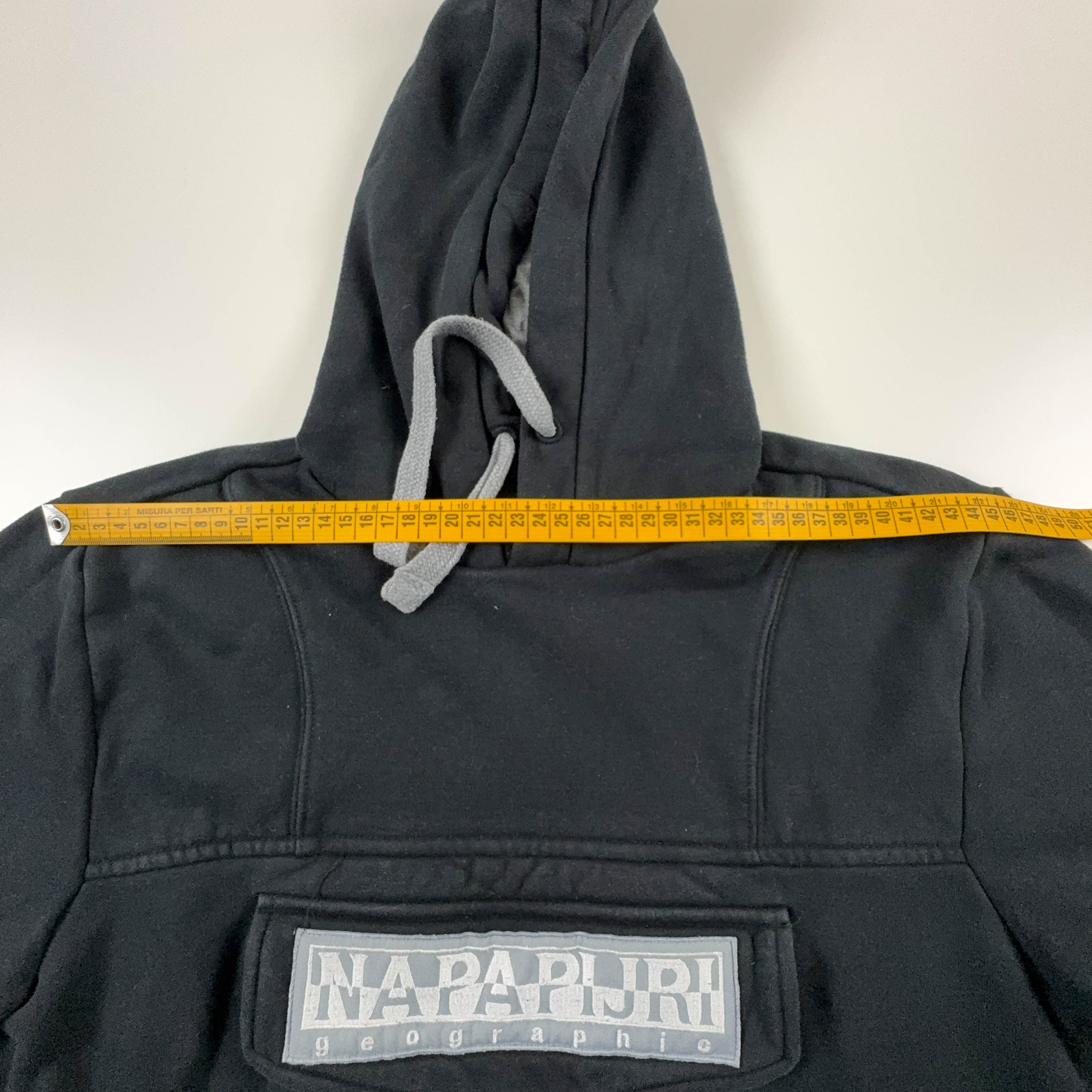 Felpa Napapijri nera con patch e cappuccio in cotone - Taglia S uomo