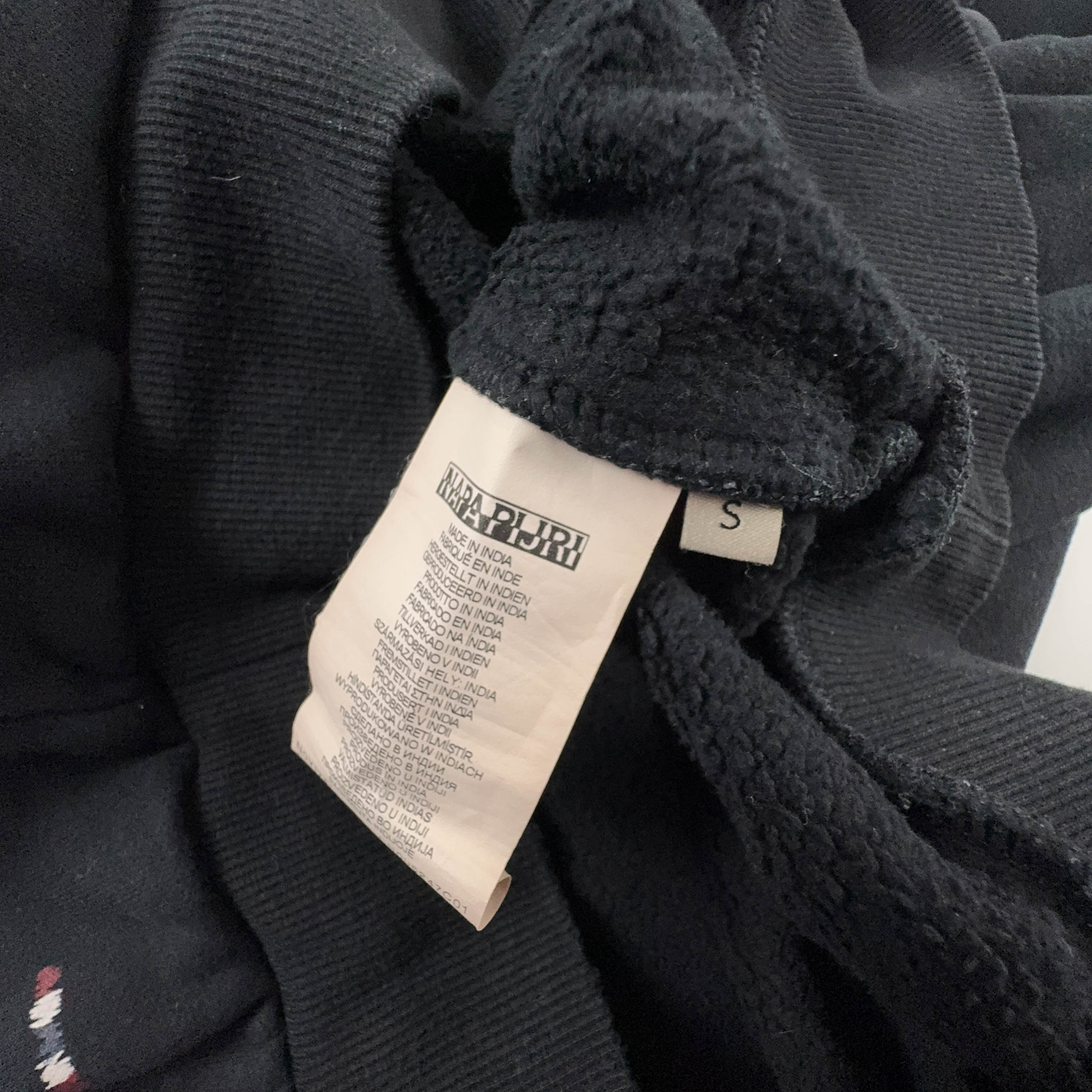 Felpa Napapijri nera con patch e cappuccio in cotone - Taglia S uomo