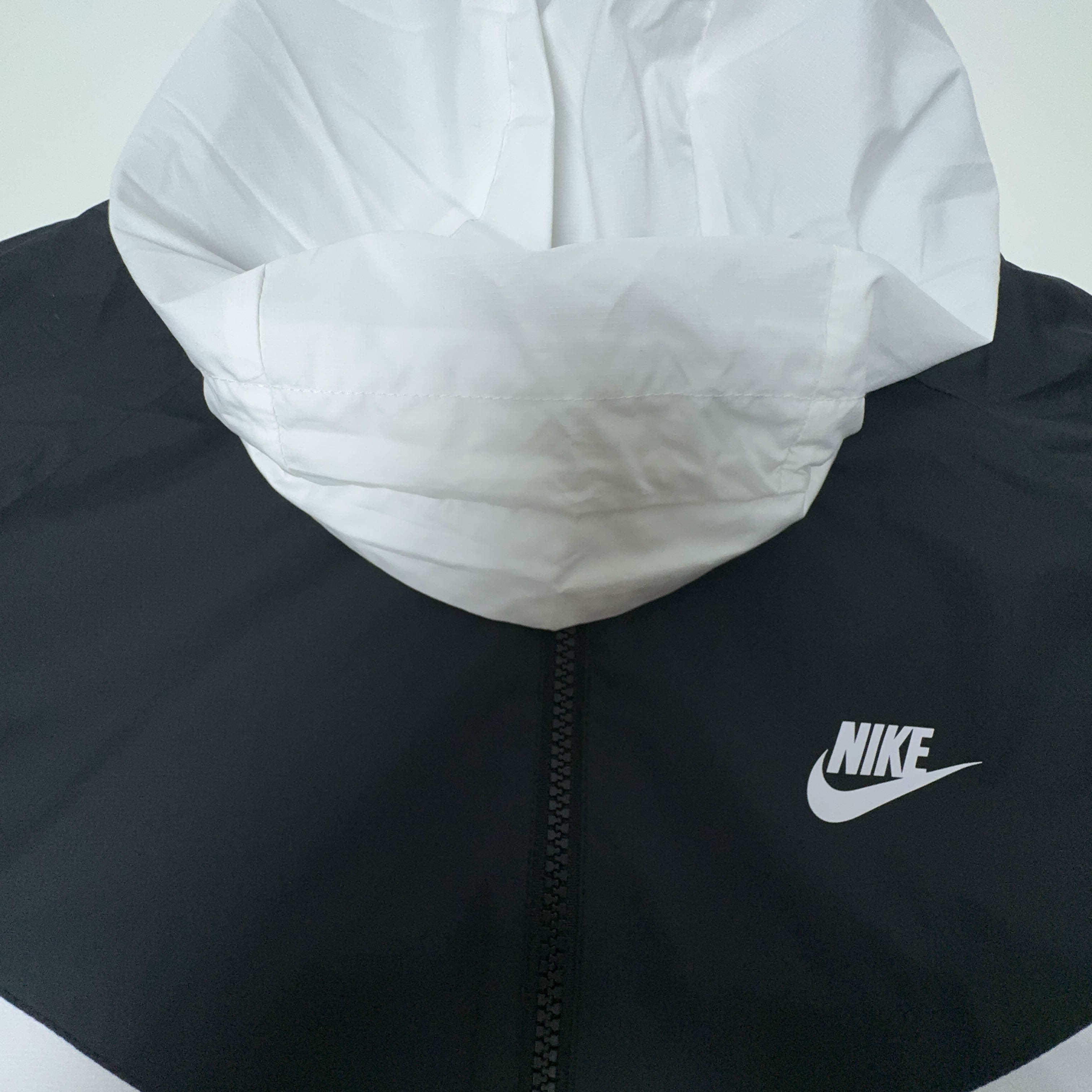 Giacca a vento Nike bianca nera e grigia con zip e cappuccio - Taglia L uomo