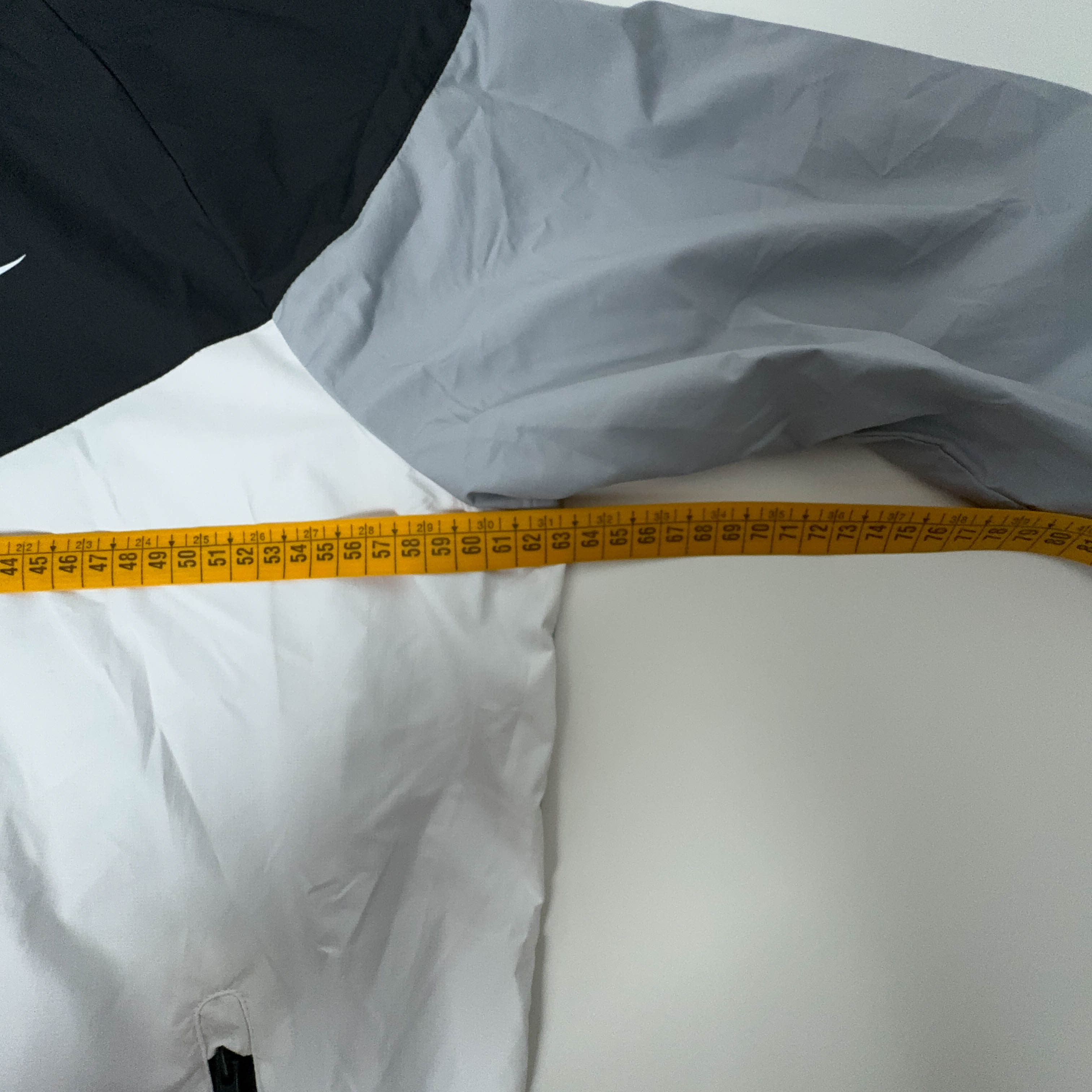 Giacca a vento Nike bianca nera e grigia con zip e cappuccio - Taglia L uomo