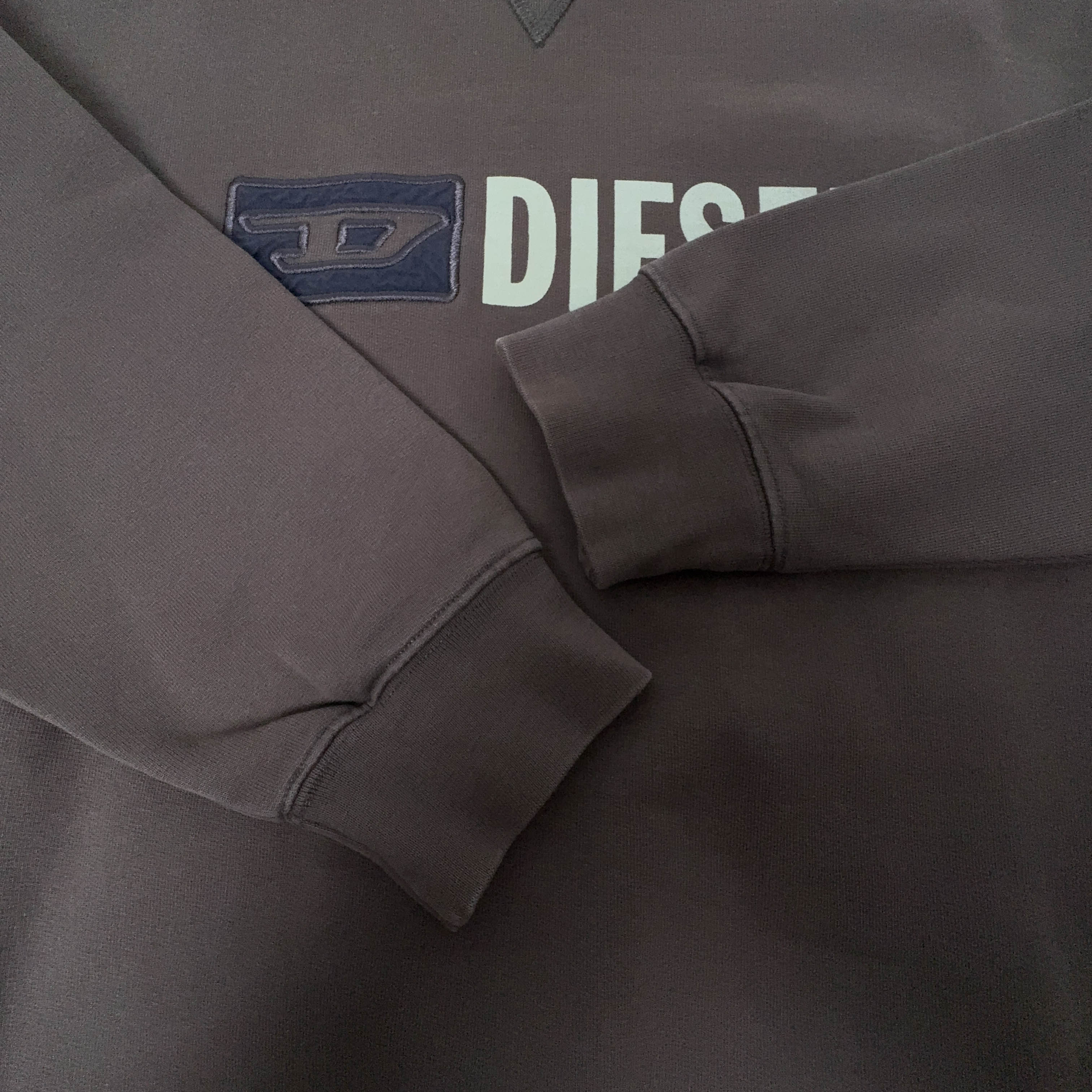 Felpa Diesel Vintage grigia a girocollo con stampa e ricamo - Taglia M uomo