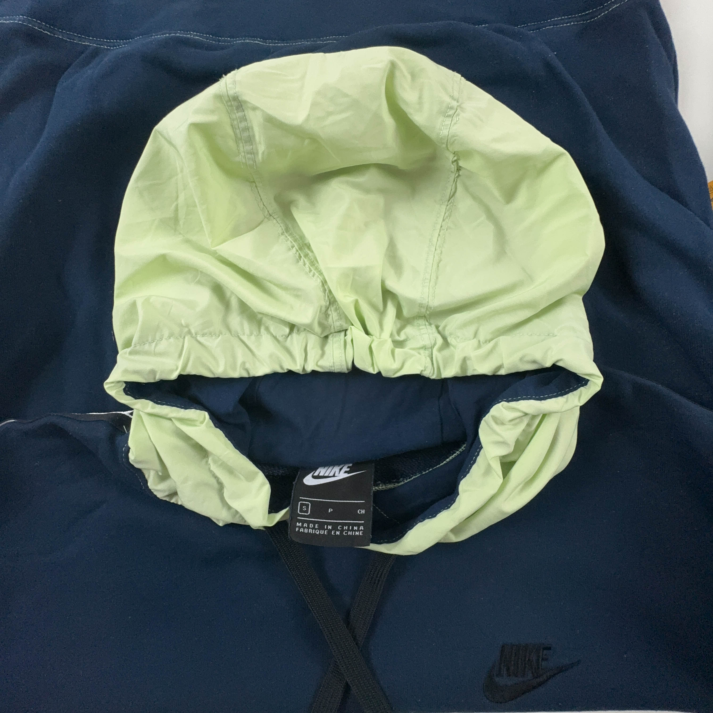 Felpa Nike blu con cappuccio e logo ricamato 80% cotone - Taglia S/M uomo