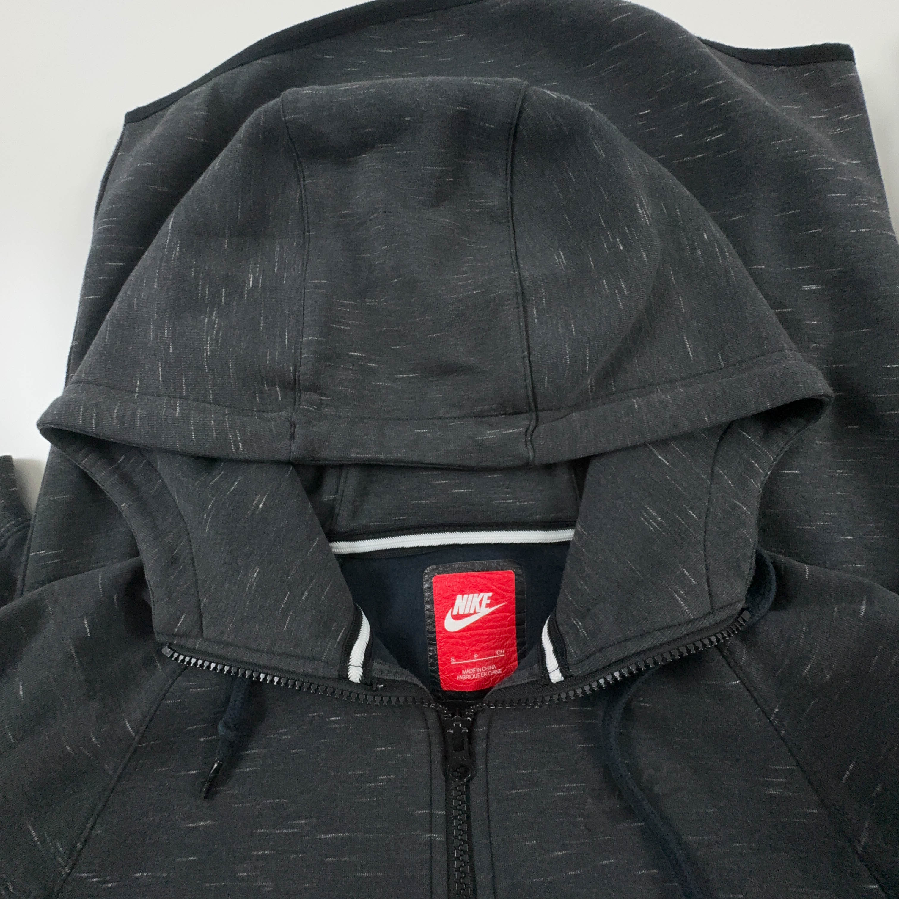 Felpa Nike grigia scura con cappuccio e zip 80% cotone - Taglia S/M uomo