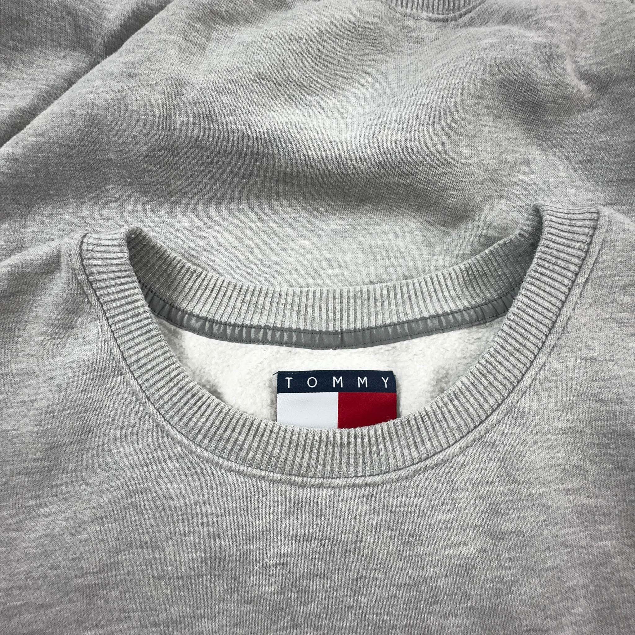 Felpa Tommy Hilfiger a girocollo grigia con logo grande ricamato - Taglia L