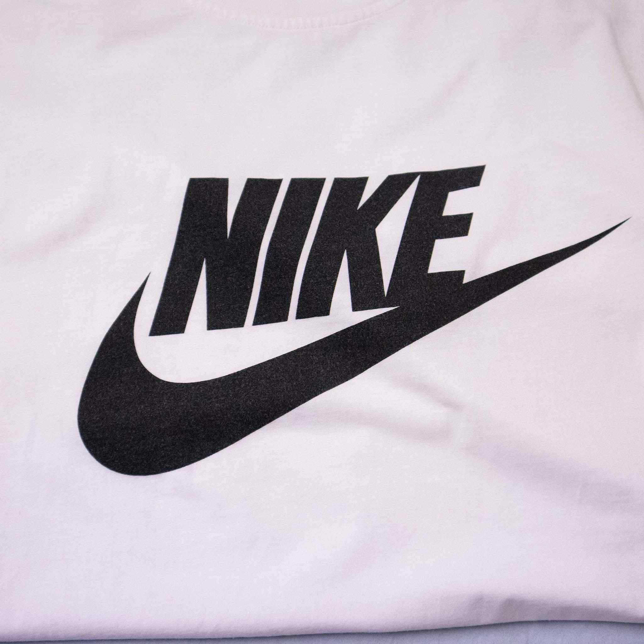 Nike T-Shirt - Size M