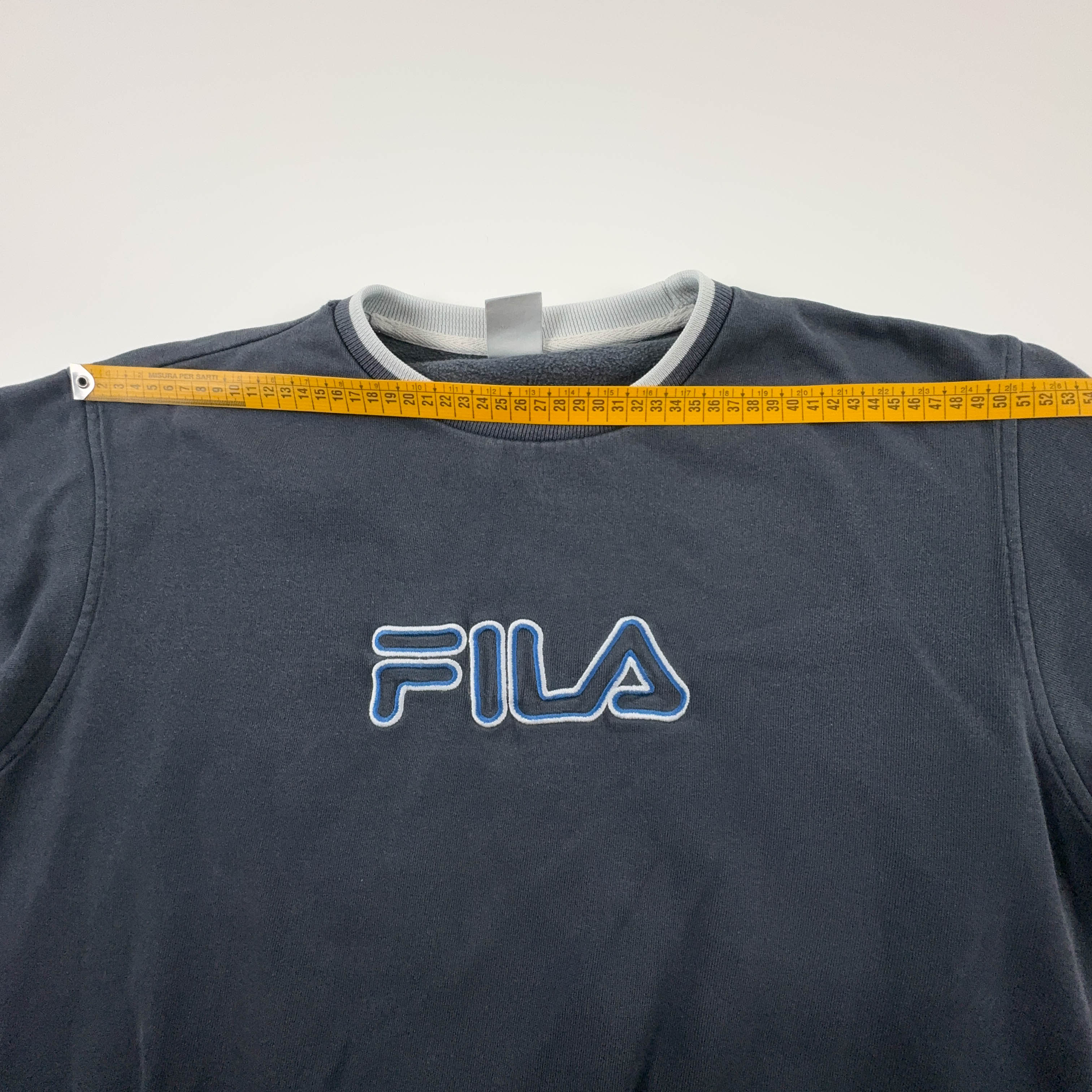 Felpa Fila Vintage grigia a girocollo con logo ricamato anni 2000 - Taglia M uomo