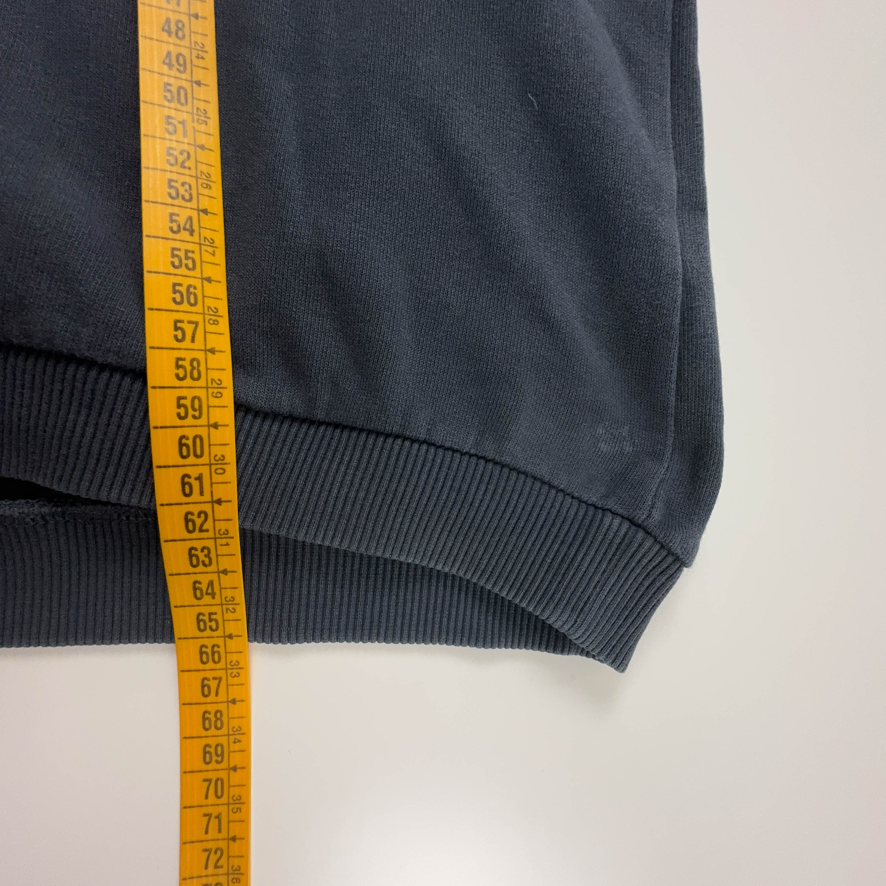 Felpa Fila Vintage grigia a girocollo con logo ricamato anni 2000 - Taglia M uomo