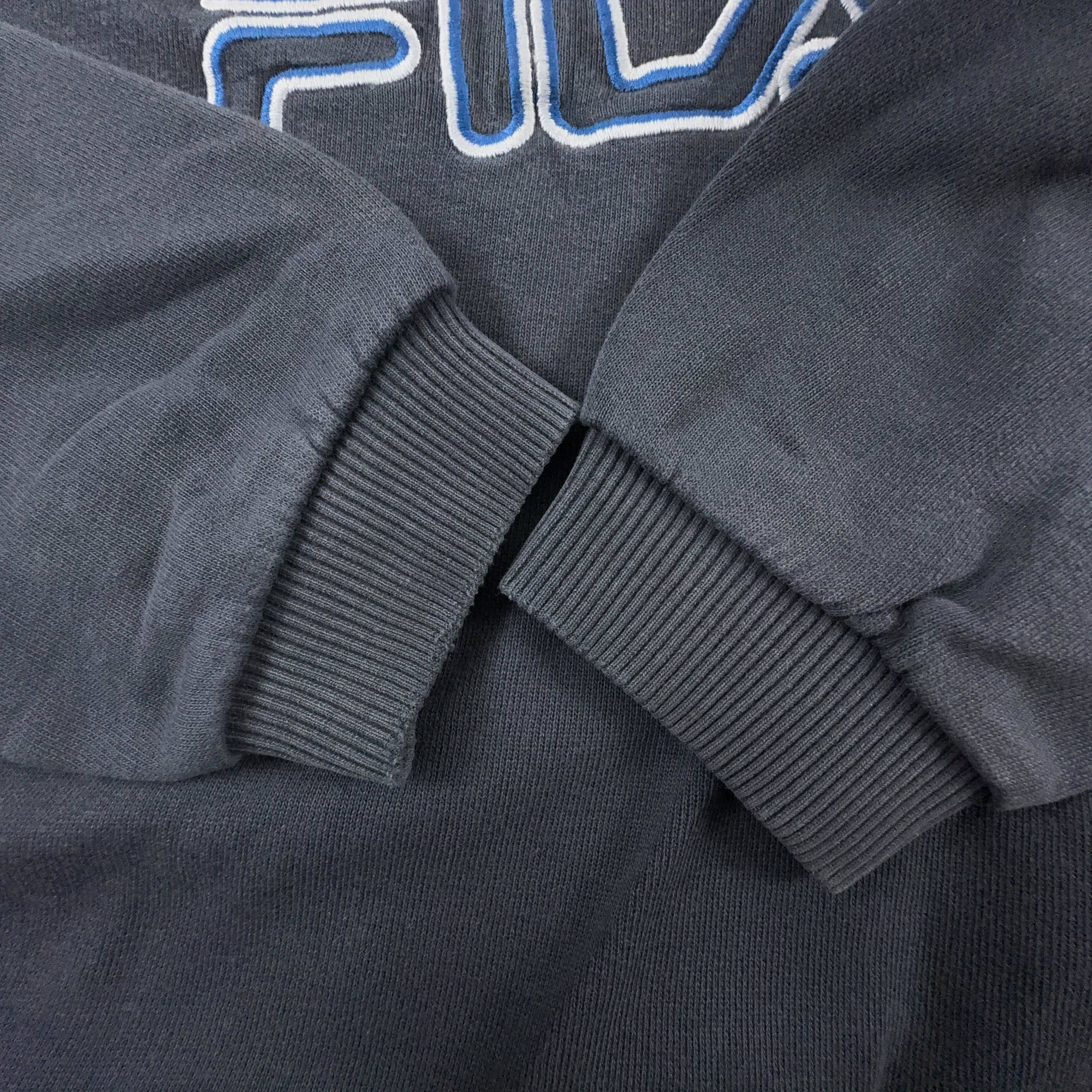 Felpa Fila Vintage grigia a girocollo con logo ricamato anni 2000 - Taglia M uomo