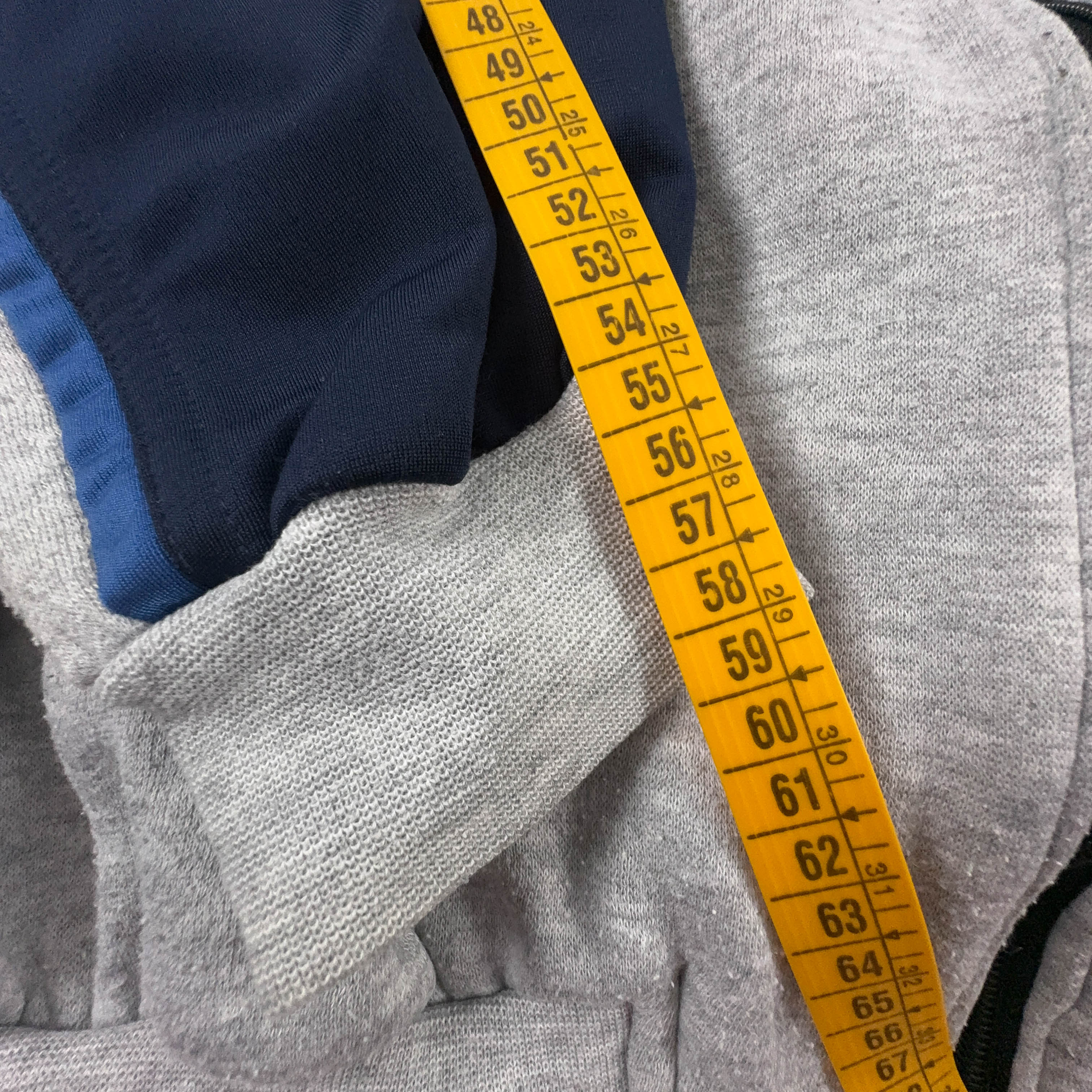 Felpa Sergio Tacchini Vintage blu e grigia con zip e logo ricamato anni 2000 - Taglia 52 uomo