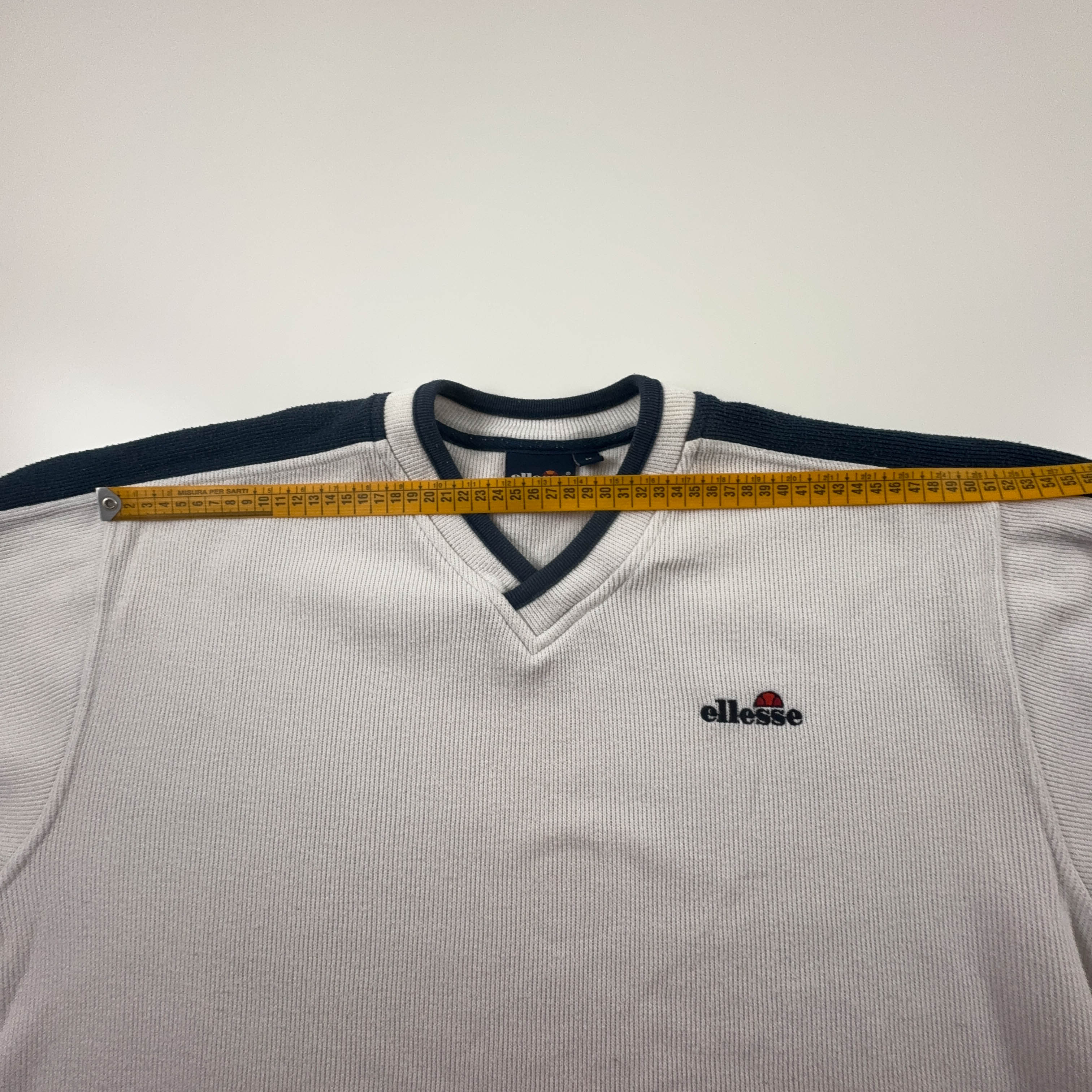 Felpa Ellesse Vintage bianca con scollo a V anni 2000 - Taglia M/L uomo