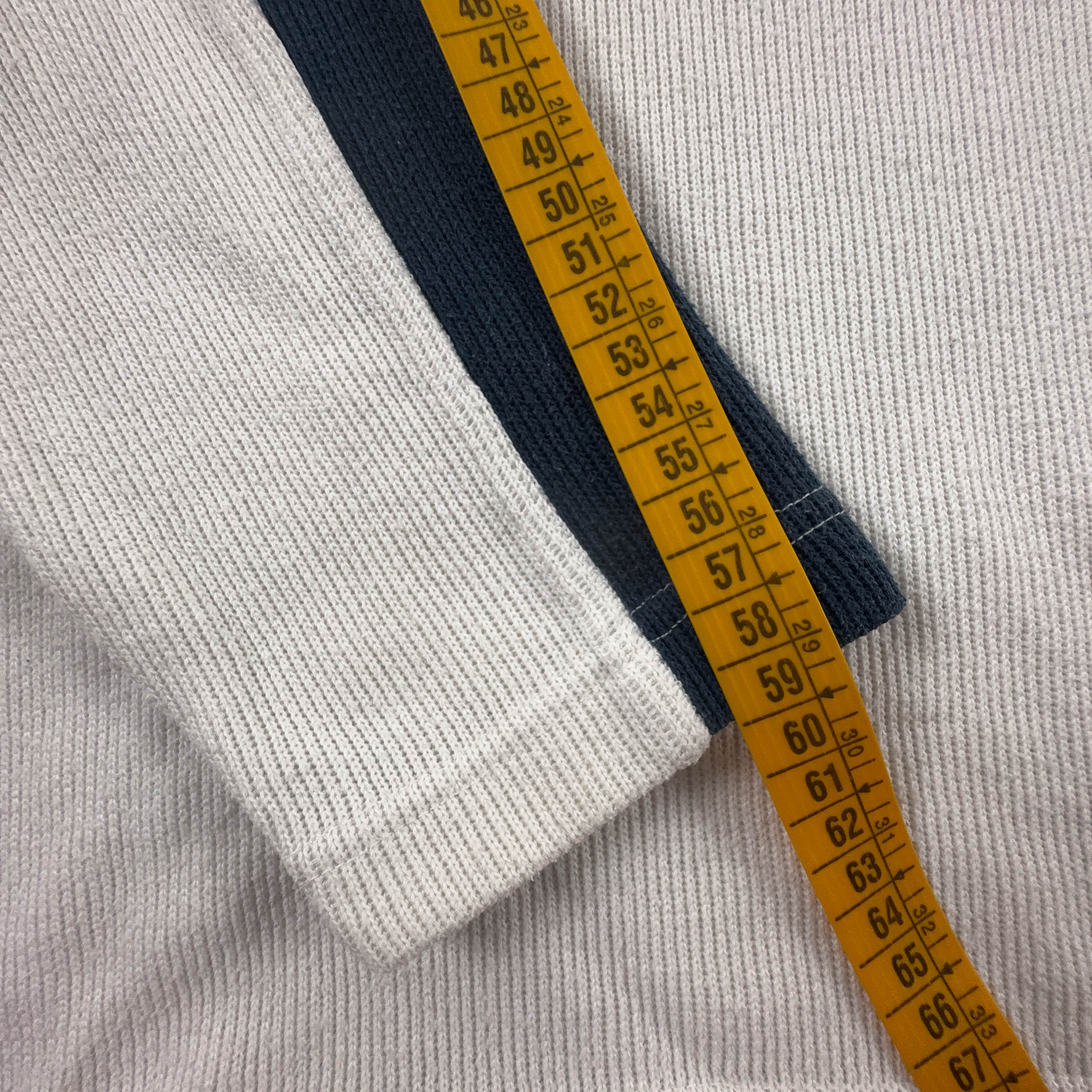 Felpa Ellesse Vintage bianca con scollo a V anni 2000 - Taglia M/L uomo