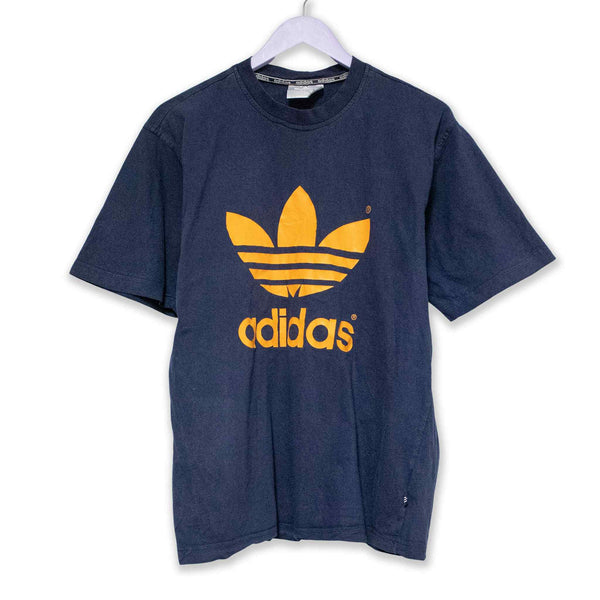 Adidas Vintage T shirt - Size M/L