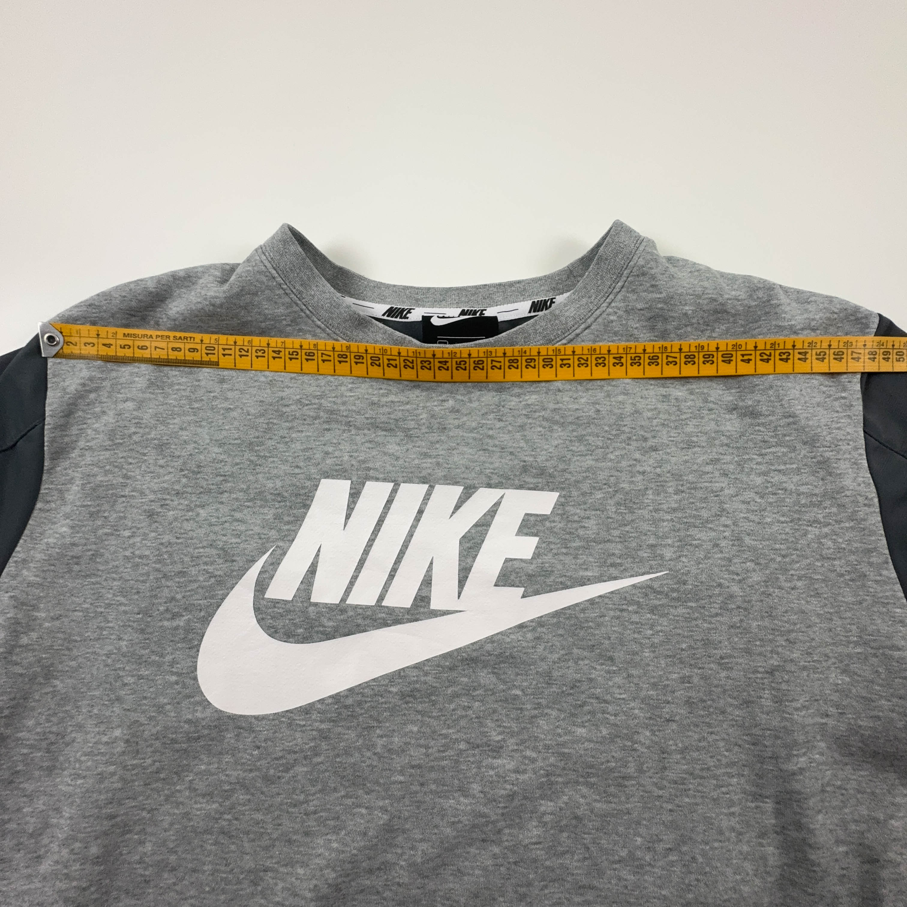 Felpa Nike grigia a girocollo con tasca laterale 80% cotone - Taglia L/XL uomo