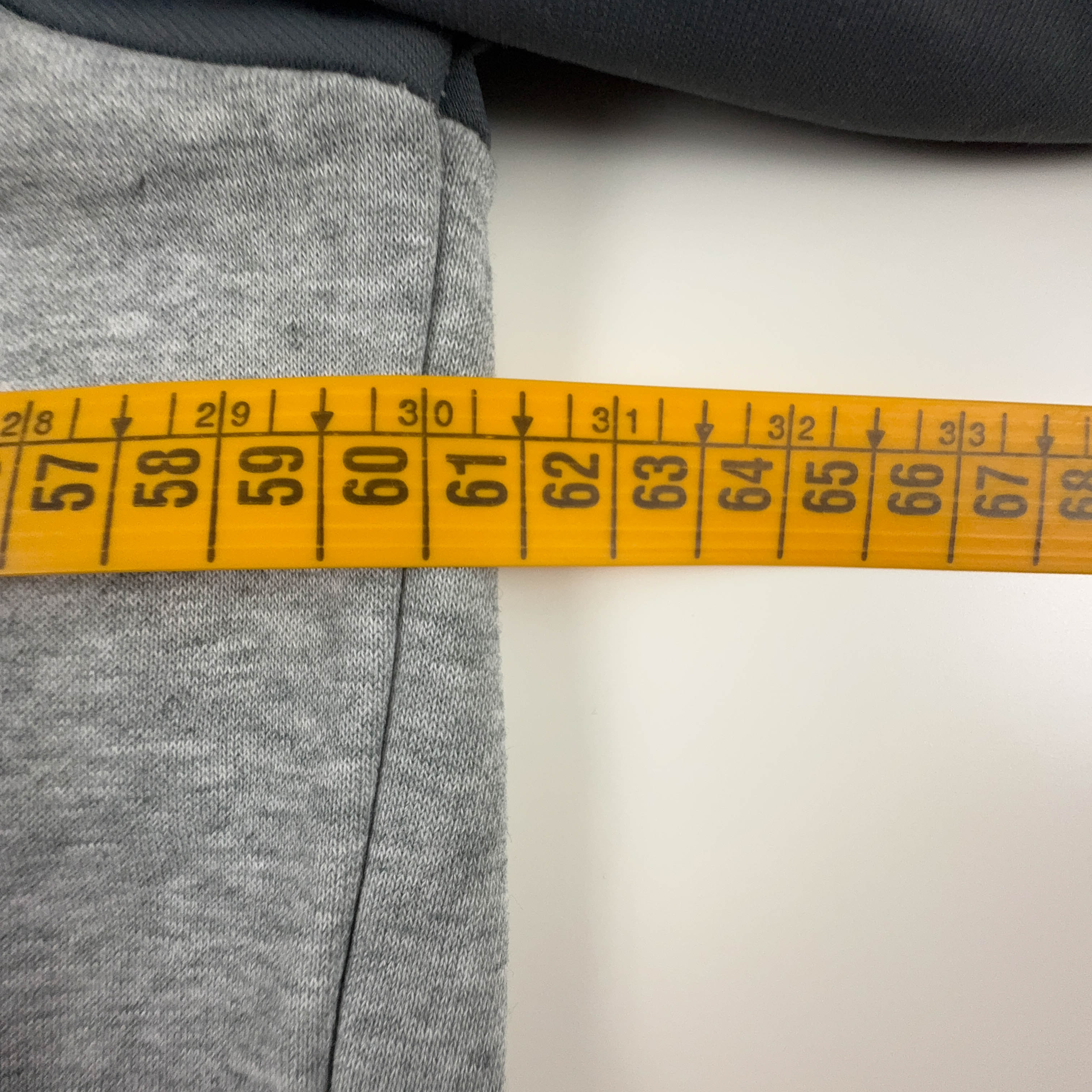 Felpa Nike grigia a girocollo con tasca laterale 80% cotone - Taglia L/XL uomo