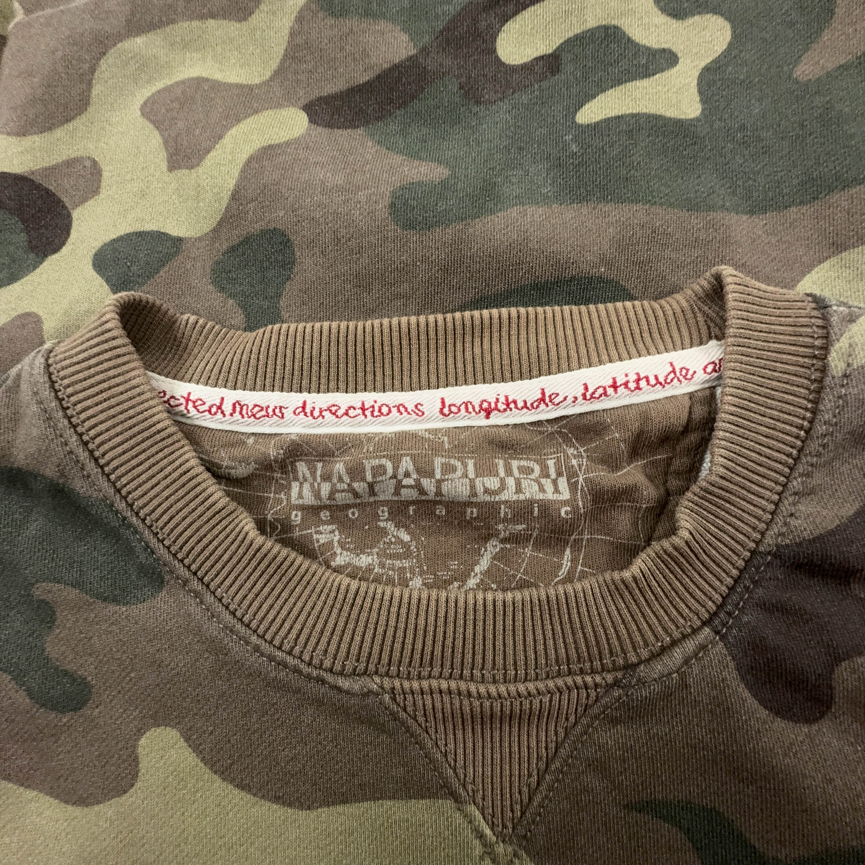 Felpa Napapijri marrone e verde a girocollo con fantasia militare - Taglia S/M uomo