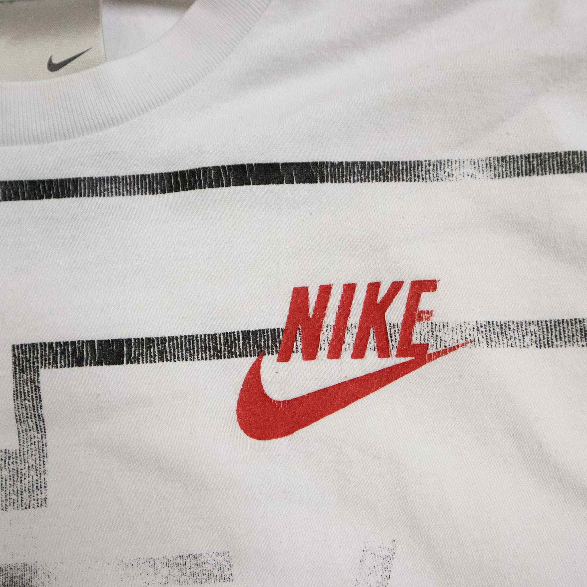 Nike Vintage 00 T shirt - Size L