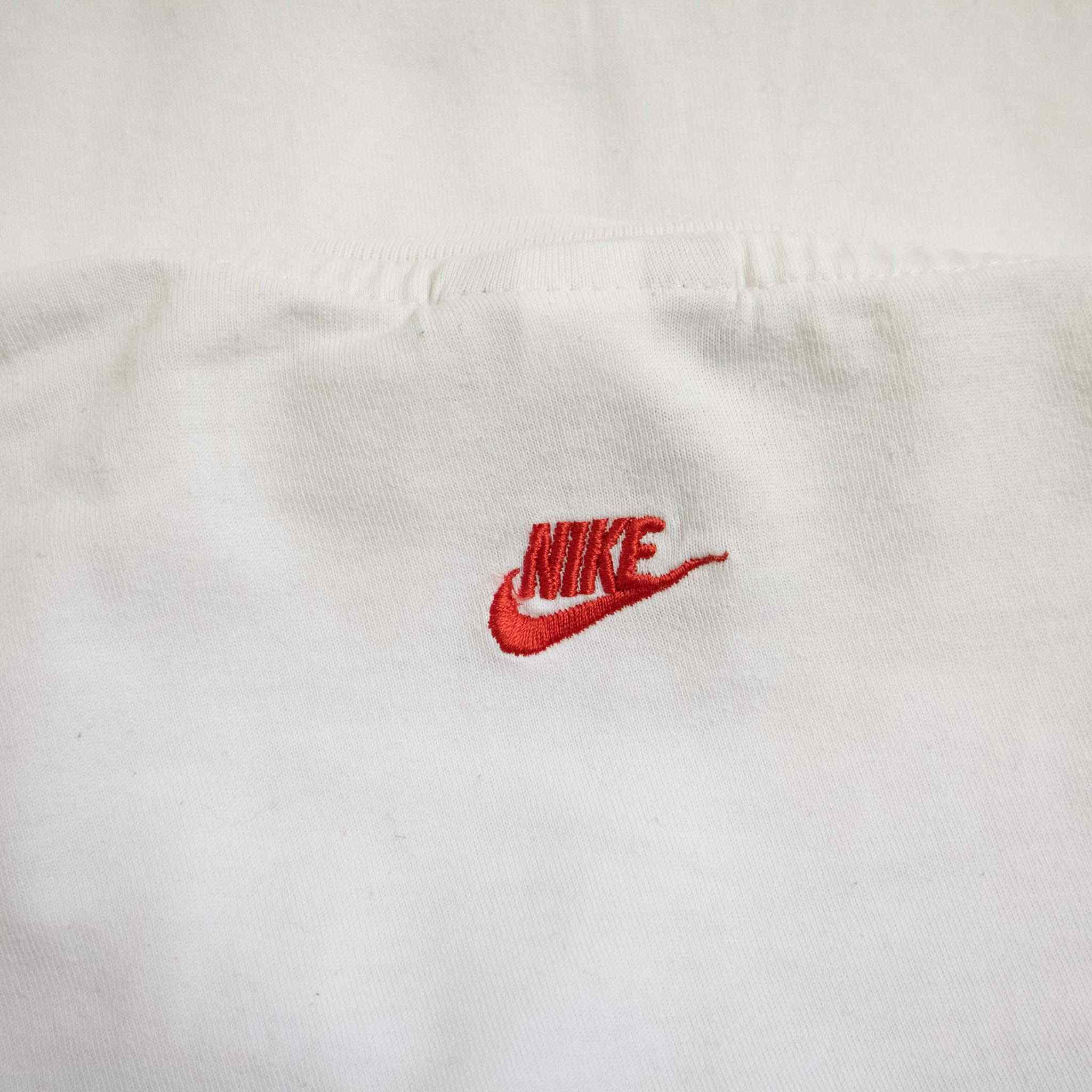 Nike Vintage 00 T shirt - Size L