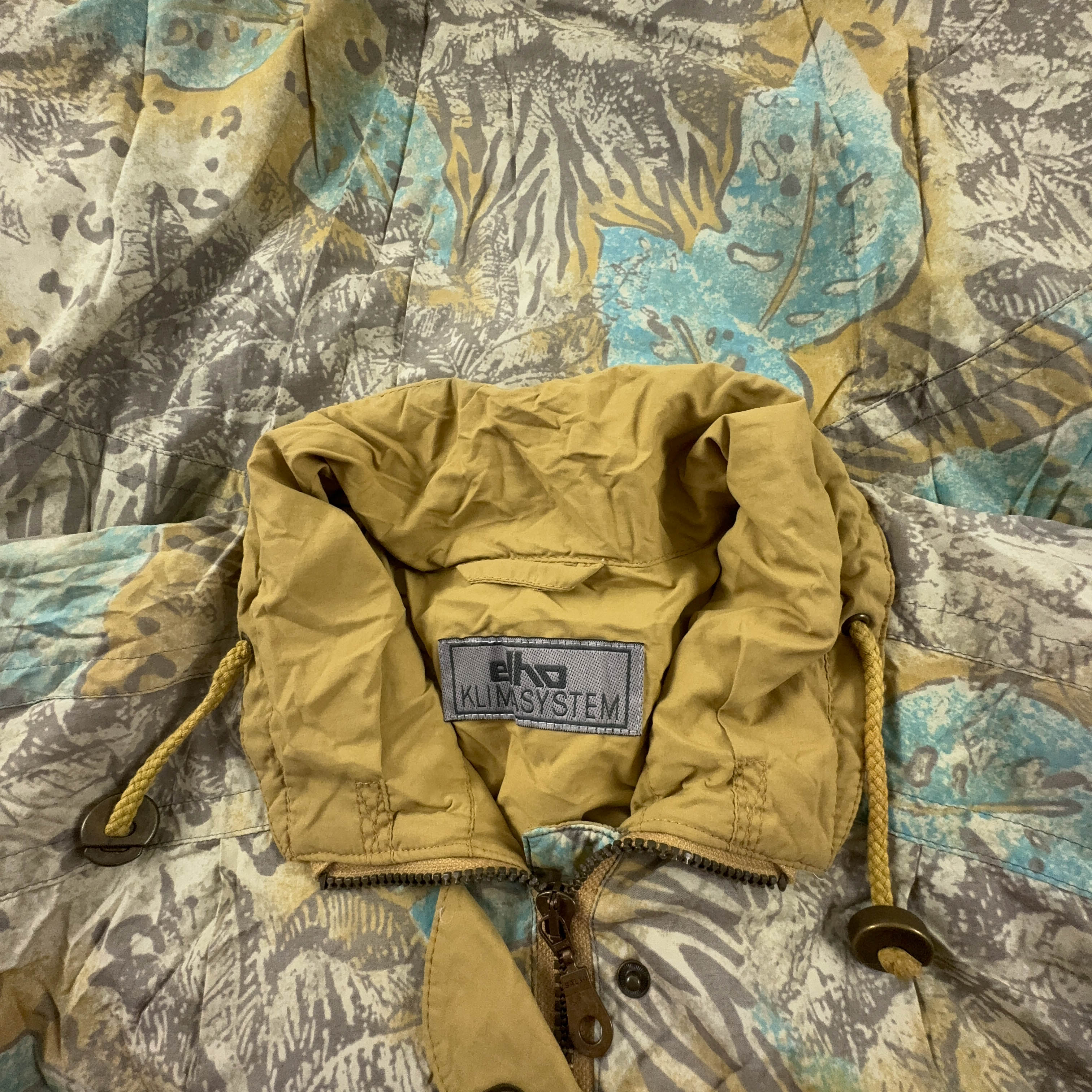 Giacca a vento Elho Vintage gialla e verde con fantasia all over anni 90 - Taglia 40 uomo