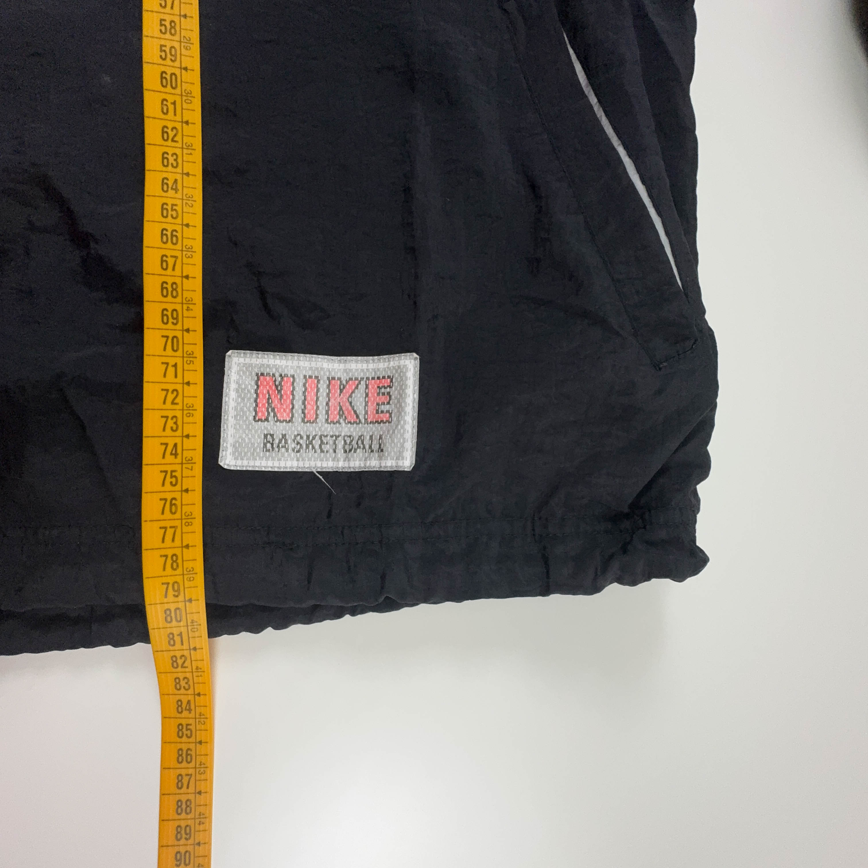 Giacca a vento Nike Basketball Vintage nera con ricamo e zip anni 90 - Taglia XL/XXL uomo