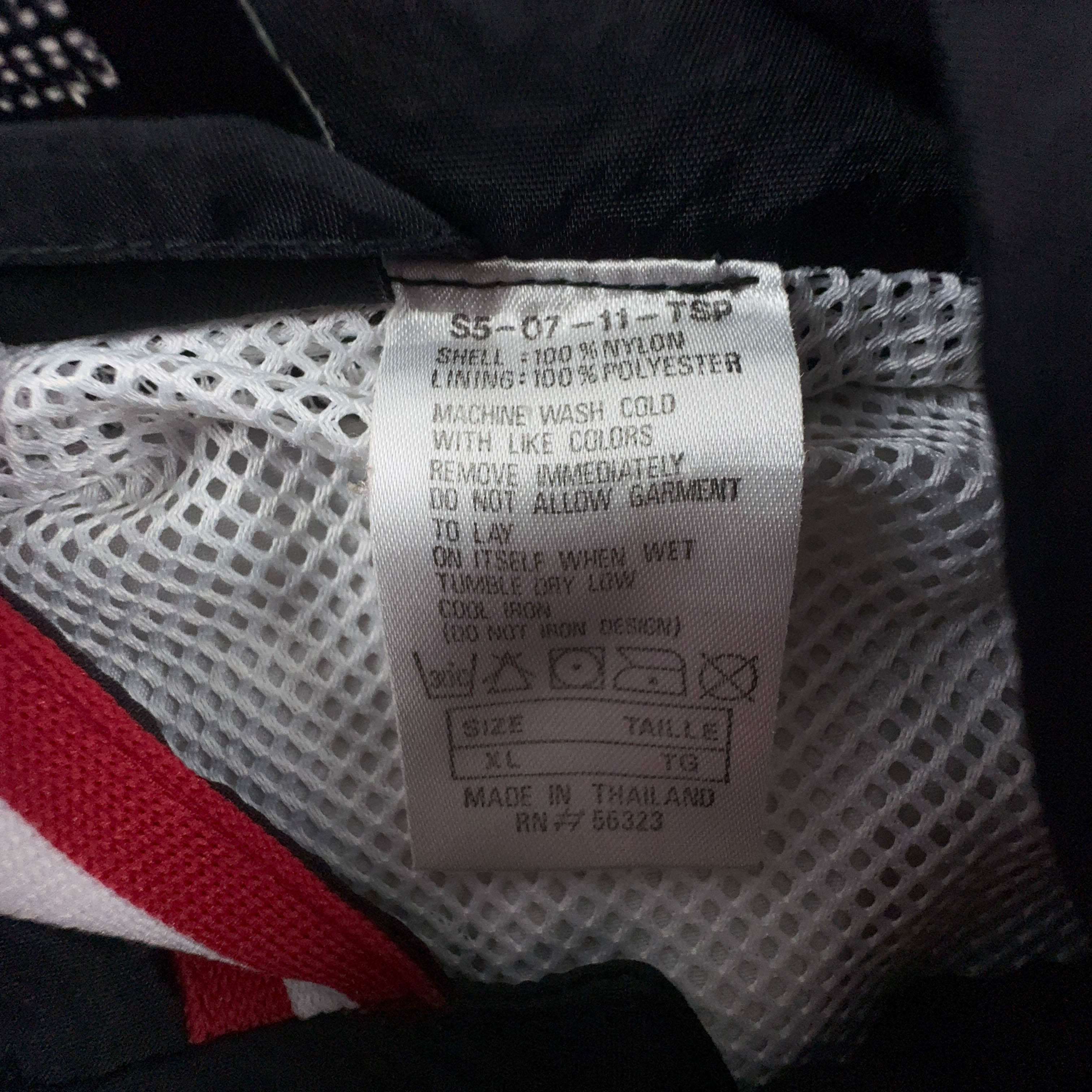 Giacca a vento Nike Basketball Vintage nera con ricamo e zip anni 90 - Taglia XL/XXL uomo