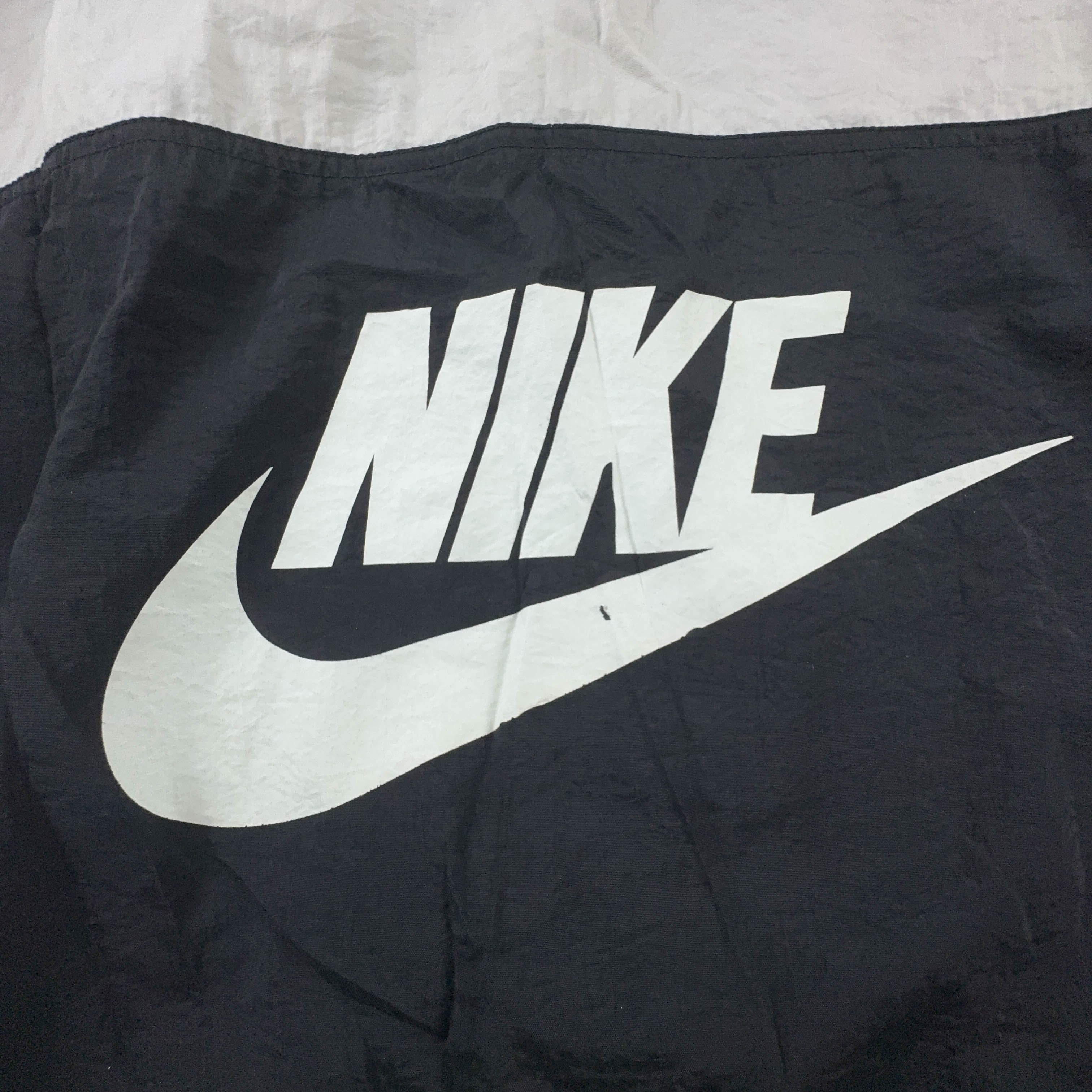 Giacca a vento Nike Basketball Vintage nera con ricamo e zip anni 90 - Taglia XL/XXL uomo