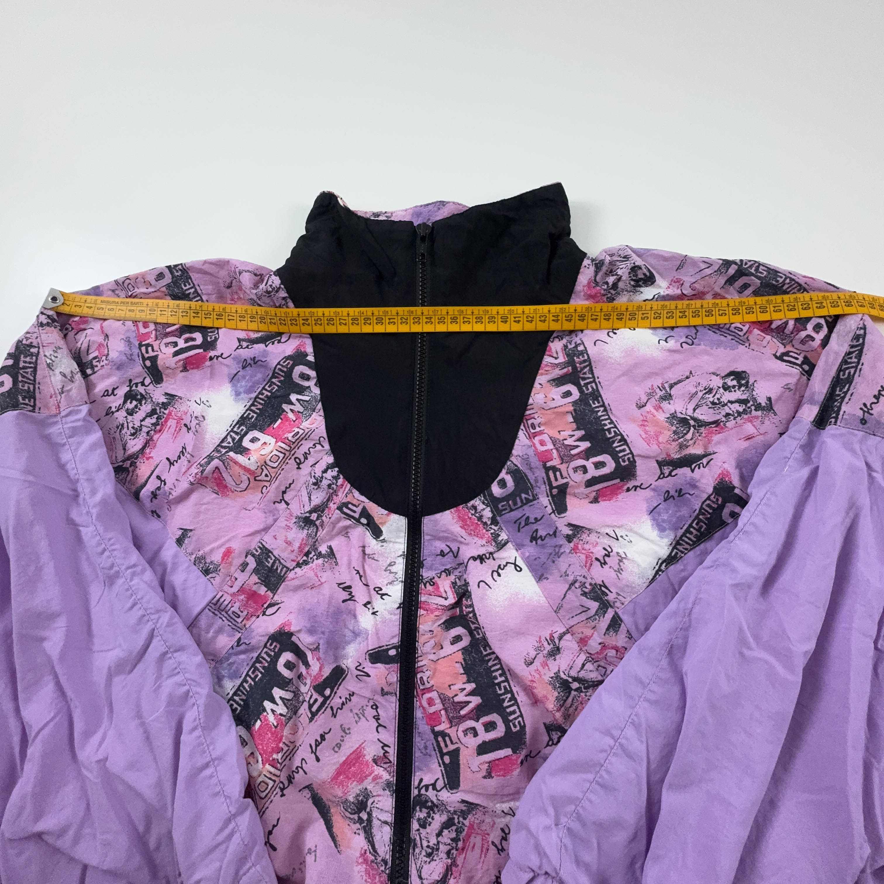 Giacca a vento Vintage viola con fantasia all over e zip anni 90 - Taglia 44 uomo