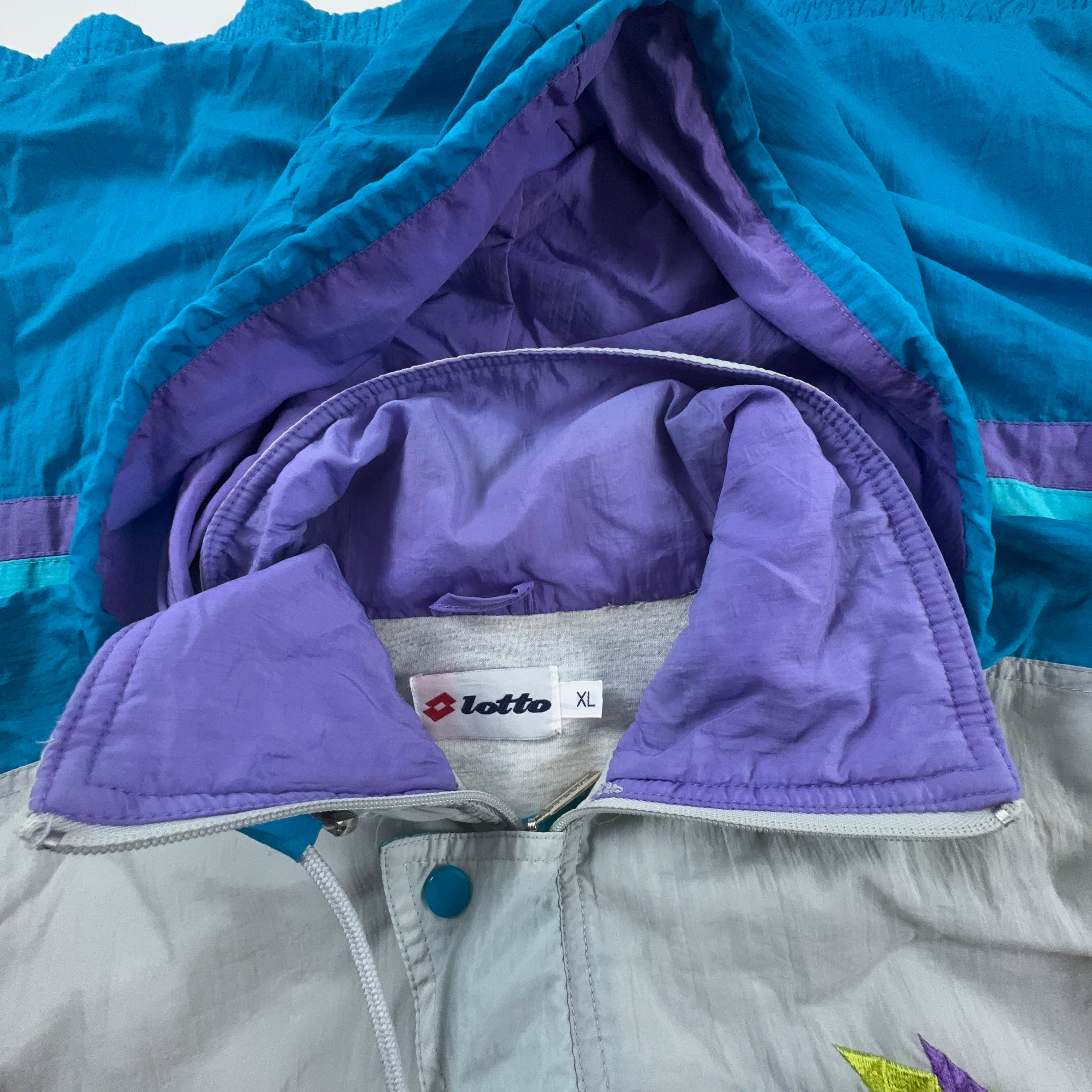Giacca a vento Lotto Vintage bianca e azzurra con ricamo e zip anni 90 - Taglia XL uomo