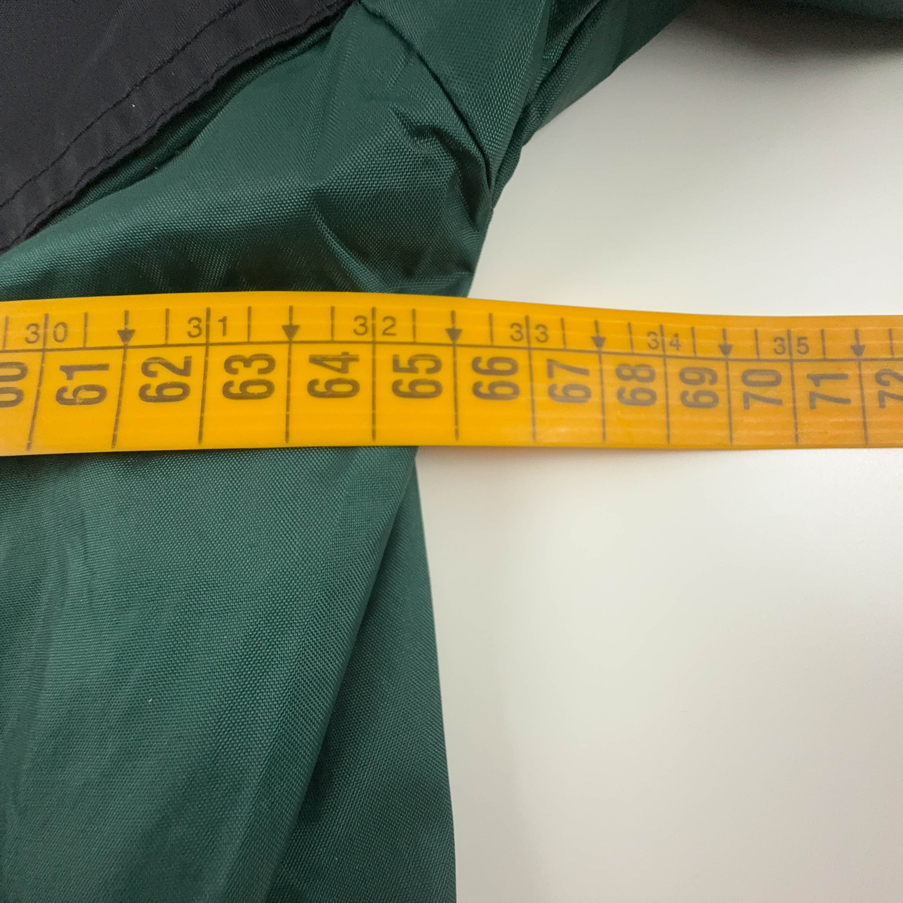 Giacca a vento Adidas Vintage nera e verde con zip anni 00 - Taglia 7 uomo