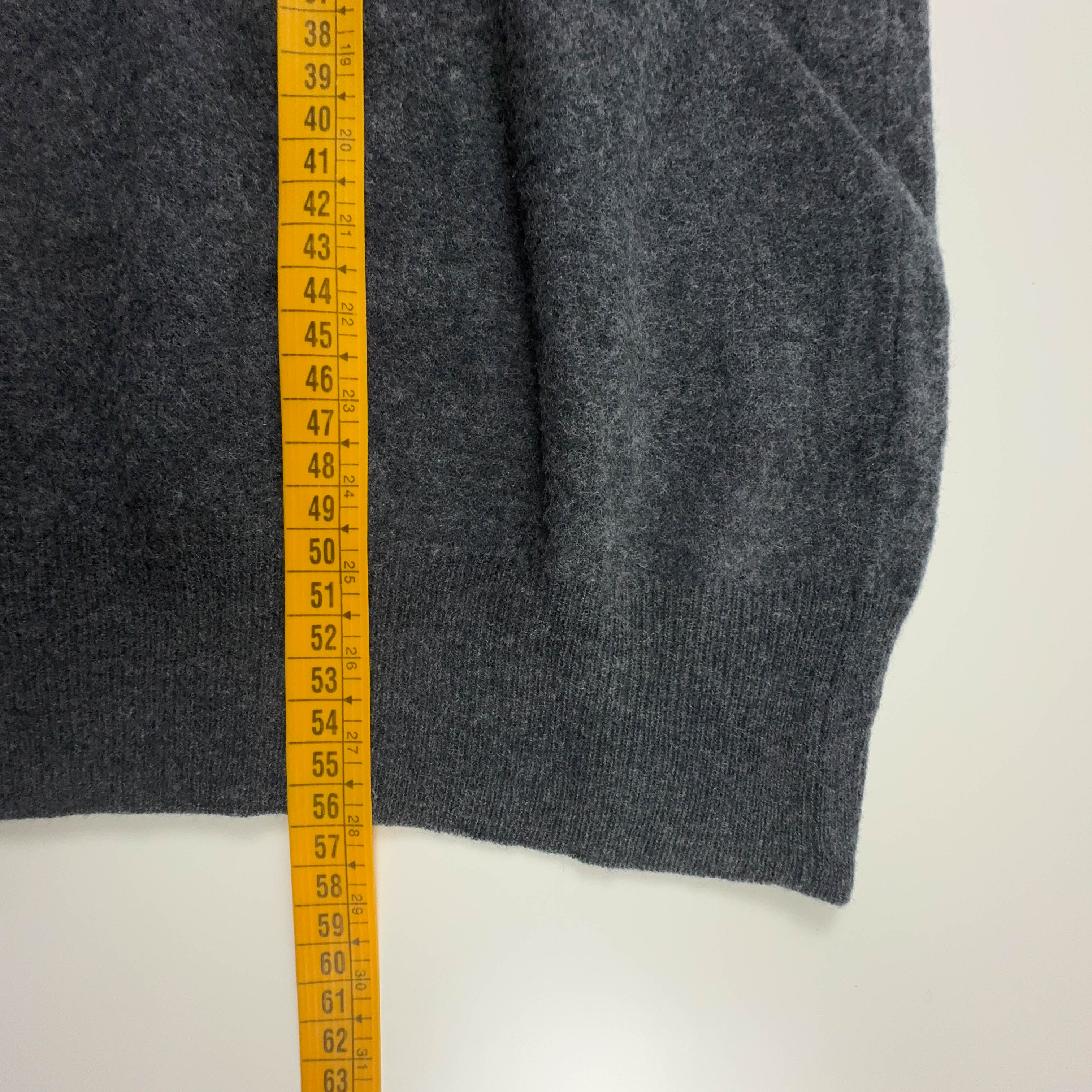 Maglione leggero Fred Perry grigio scuro con scollo a V in lana - Taglia XS uomo