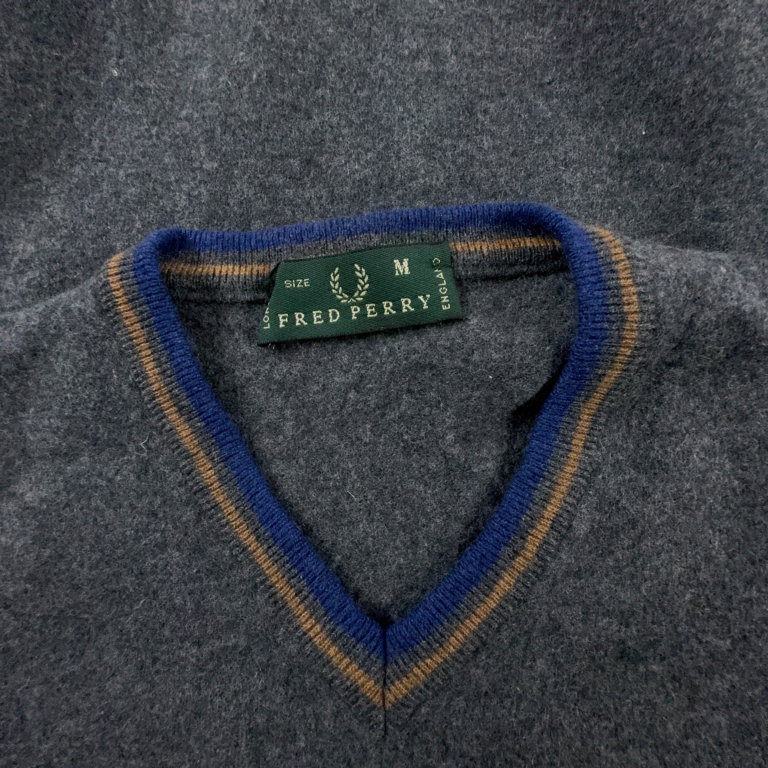 Maglione leggero Fred Perry grigio scuro con scollo a V in lana - Taglia XS uomo
