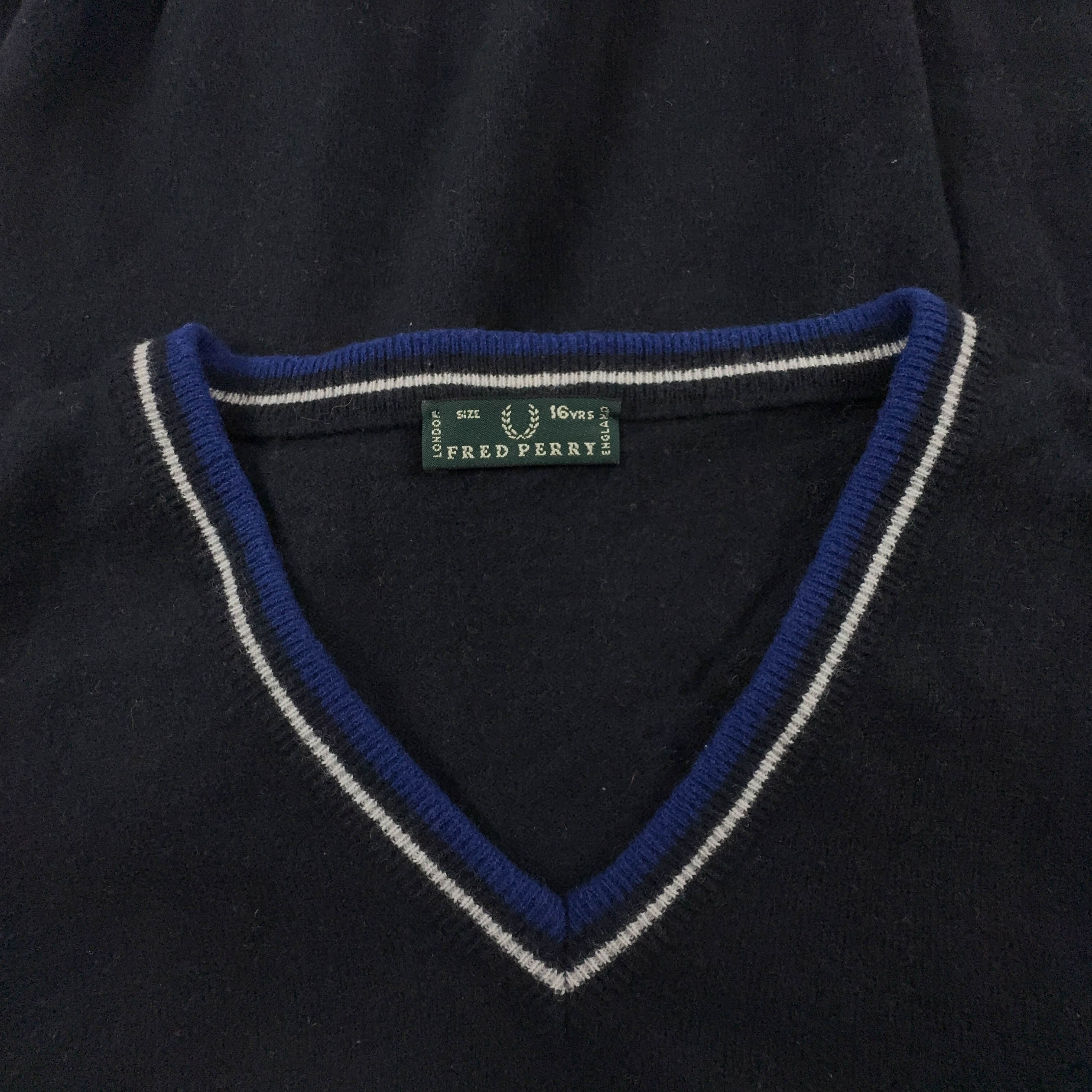 Maglione leggero Fred Perry nero con scollo a V 100% lana - Taglia XS/S uomo