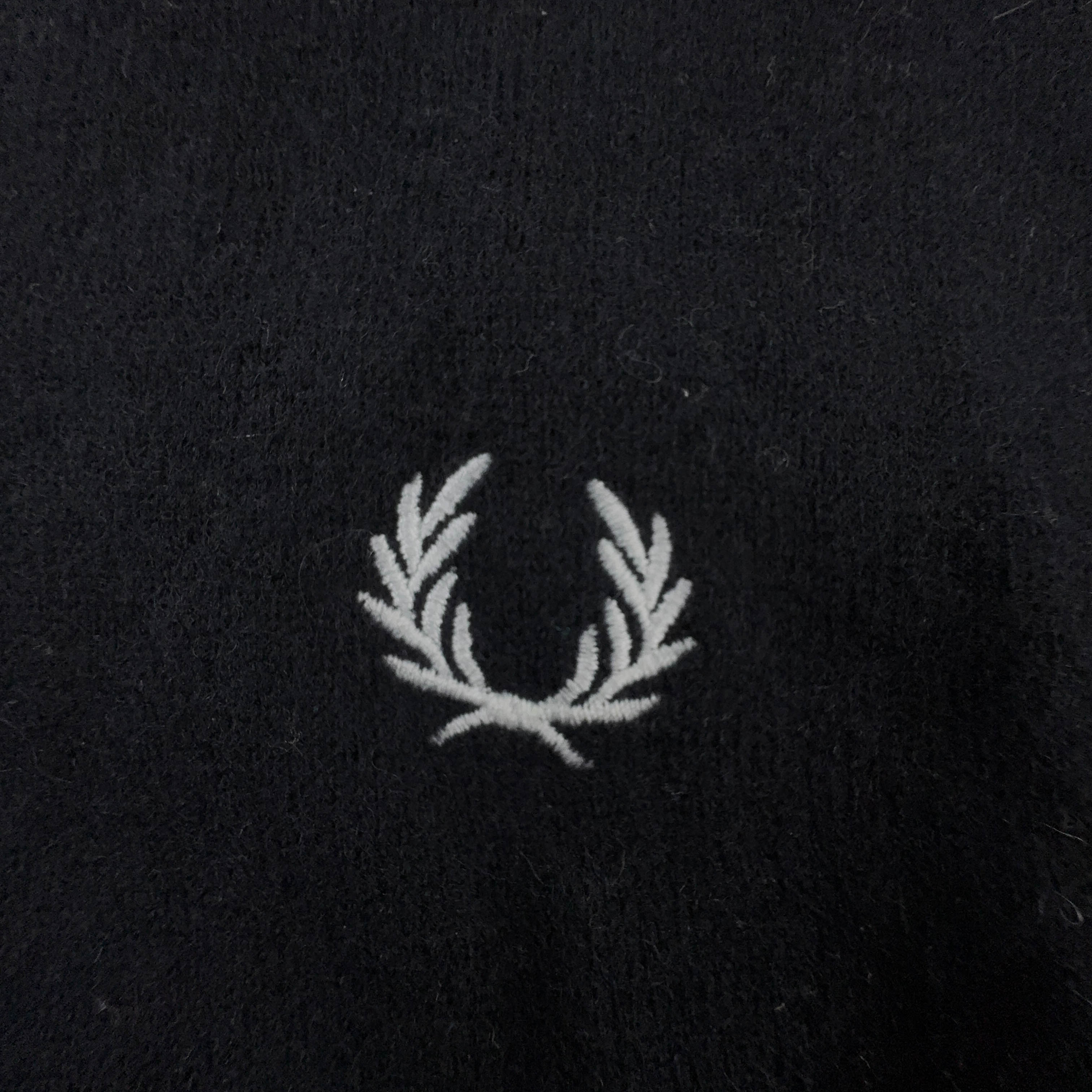 Maglione leggero Fred Perry nero con scollo a V 100% lana - Taglia XS/S uomo