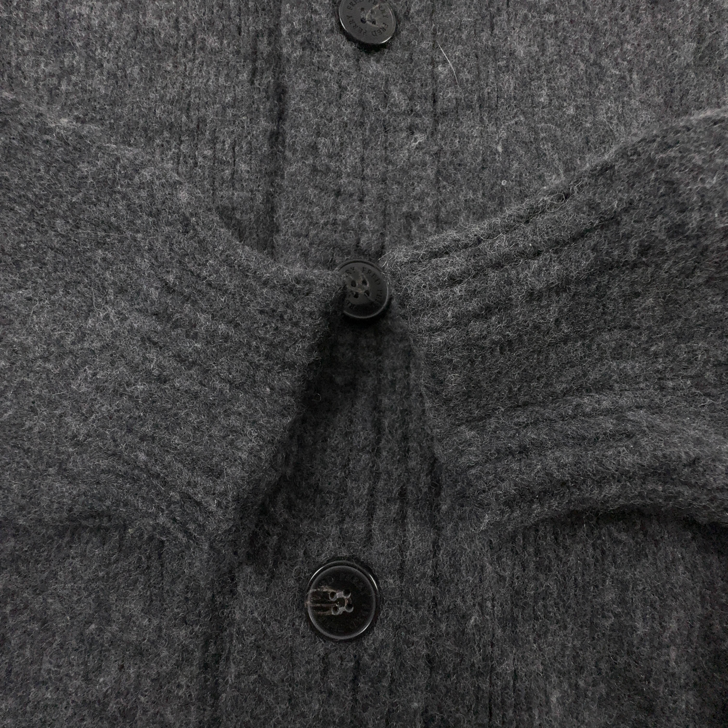 Maglione Fred Perry grigio foderato con bottoni 80% lana - Taglia L uomo