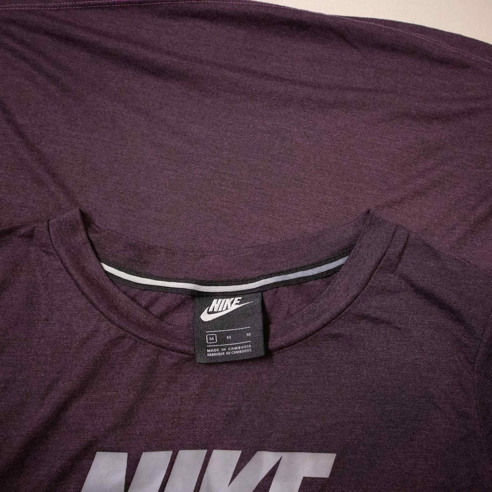 Nike T-Shirt - Size M