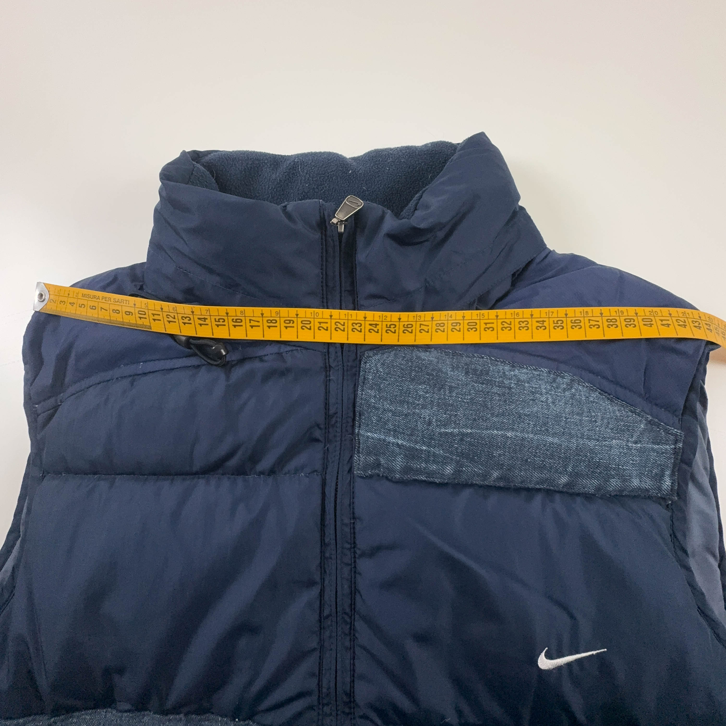 Giubbotto smanicato Nike Vintage foderato blu scuro in denim con zip e cappuccio anni 00 - Taglia S/M uomo