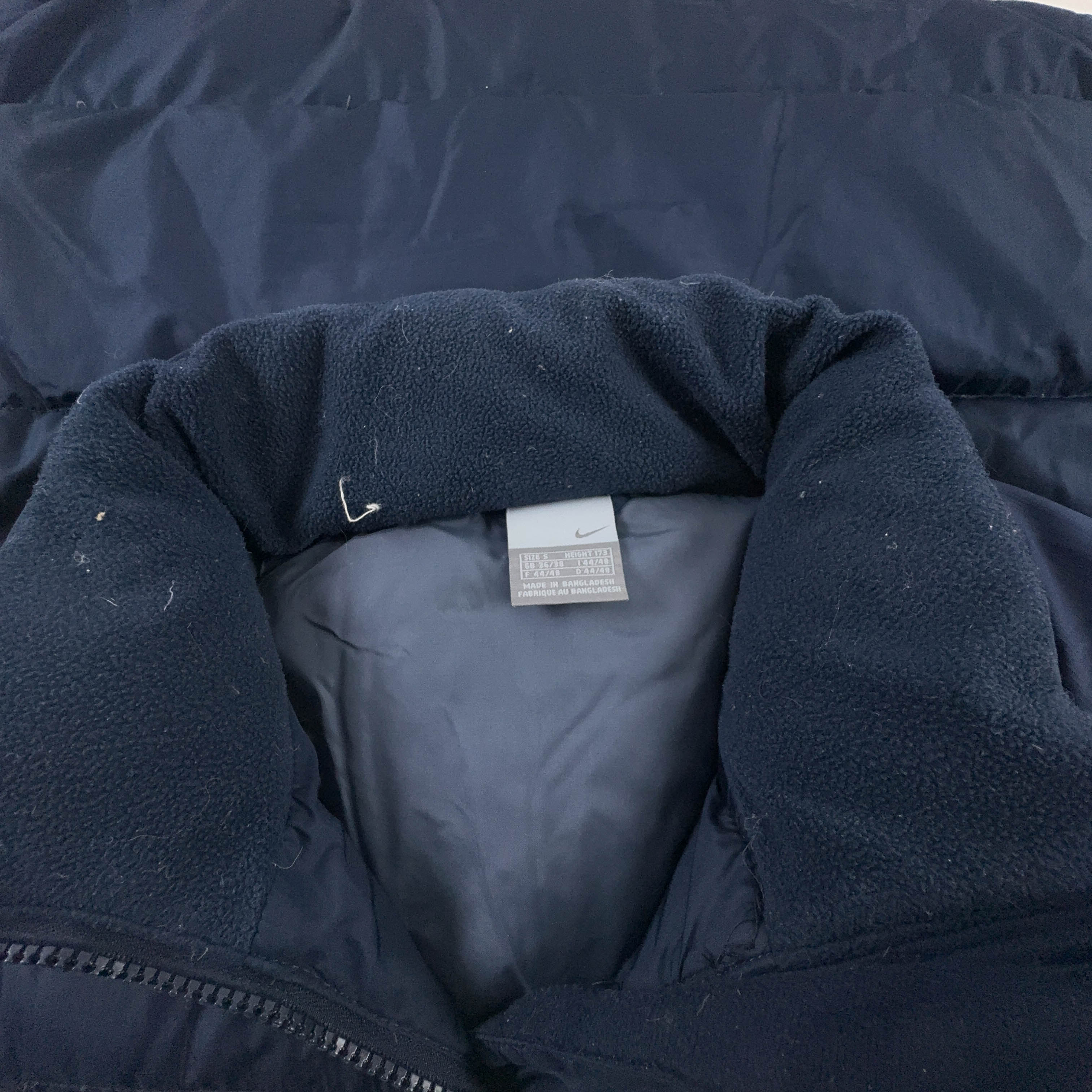 Giubbotto smanicato Nike Vintage foderato blu scuro in denim con zip e cappuccio anni 00 - Taglia S/M uomo