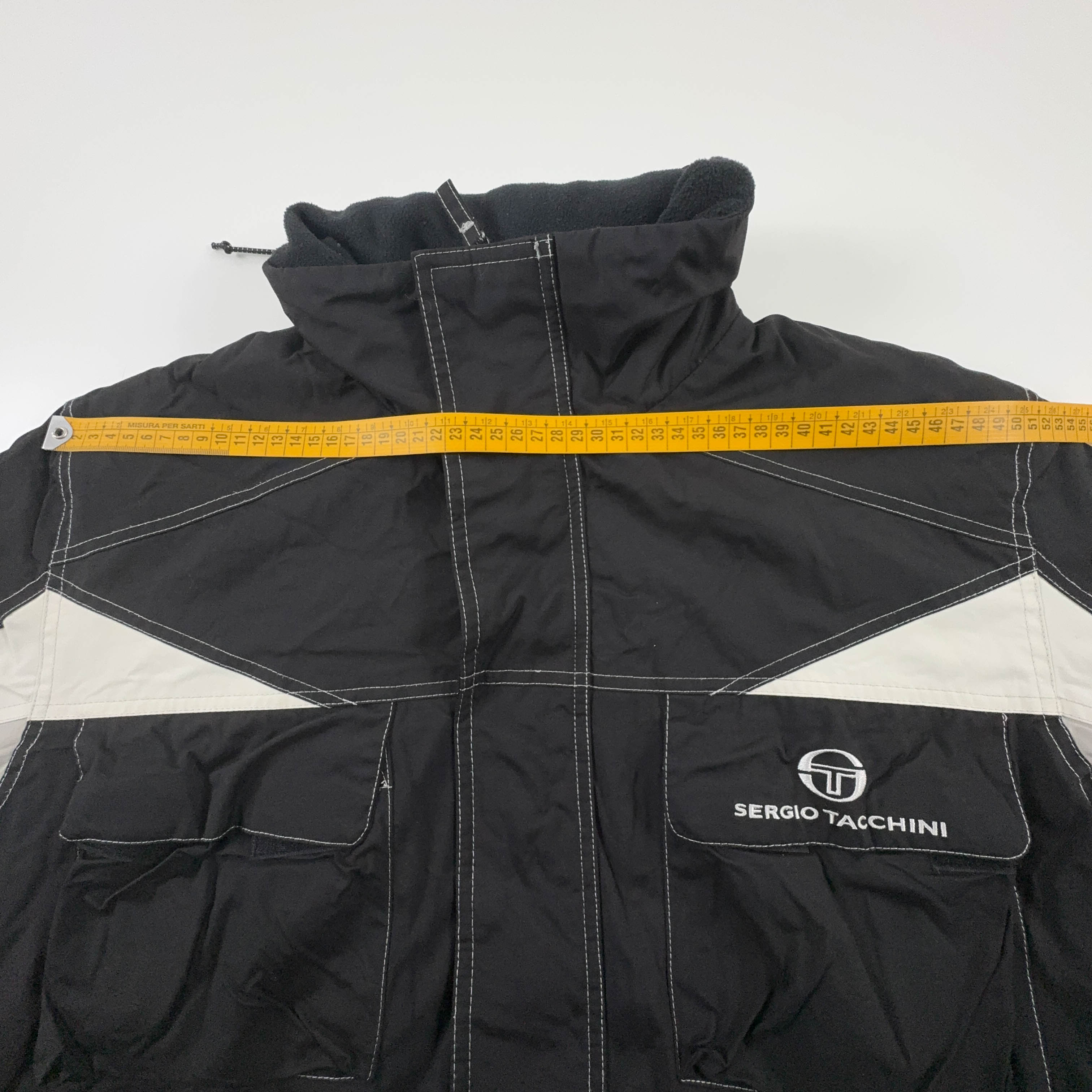 Giacca invernale Sergio Tacchini Vintage nera e bianca con tasche e zip anni 00 - Taglia L uomo