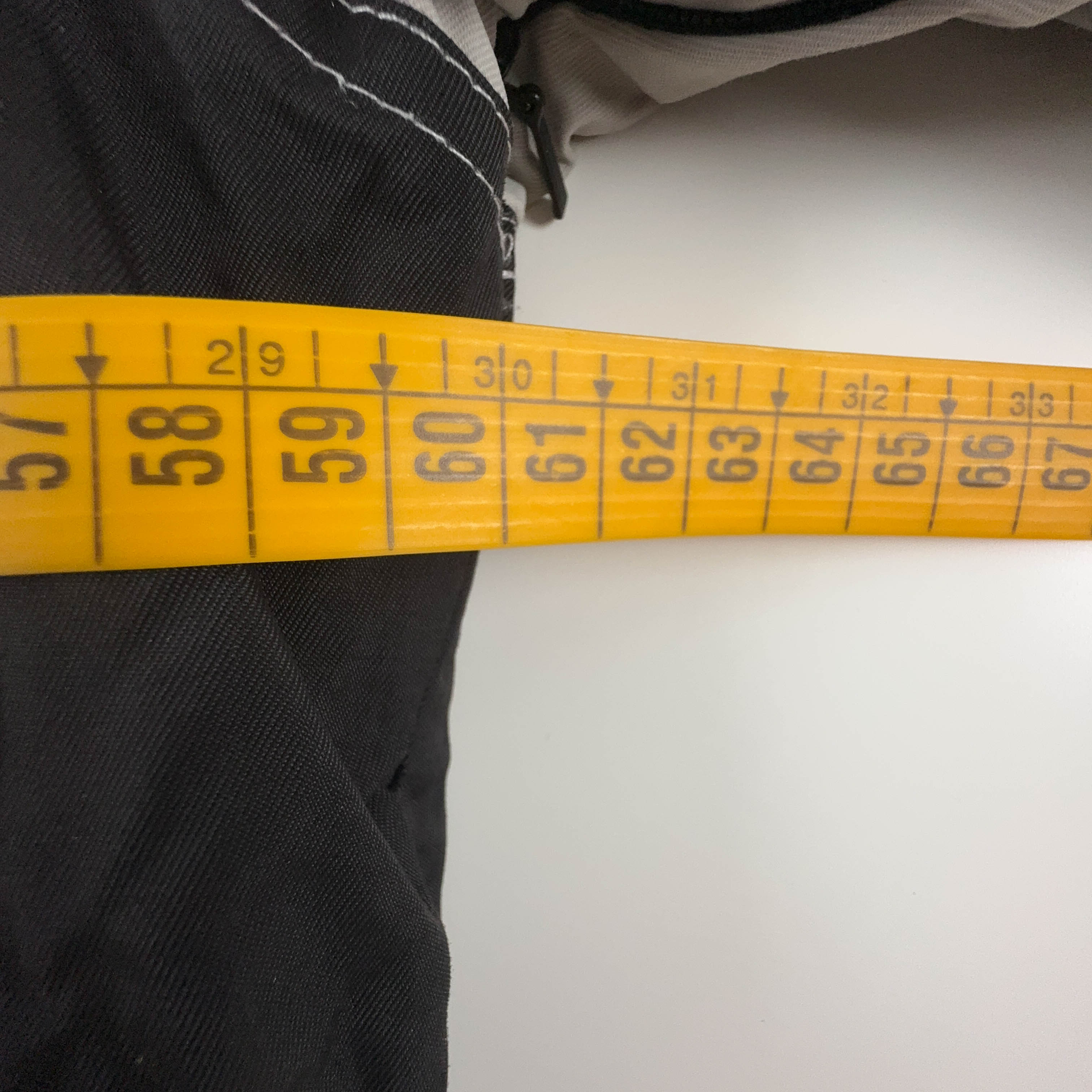 Giacca invernale Sergio Tacchini Vintage nera e bianca con tasche e zip anni 00 - Taglia L uomo