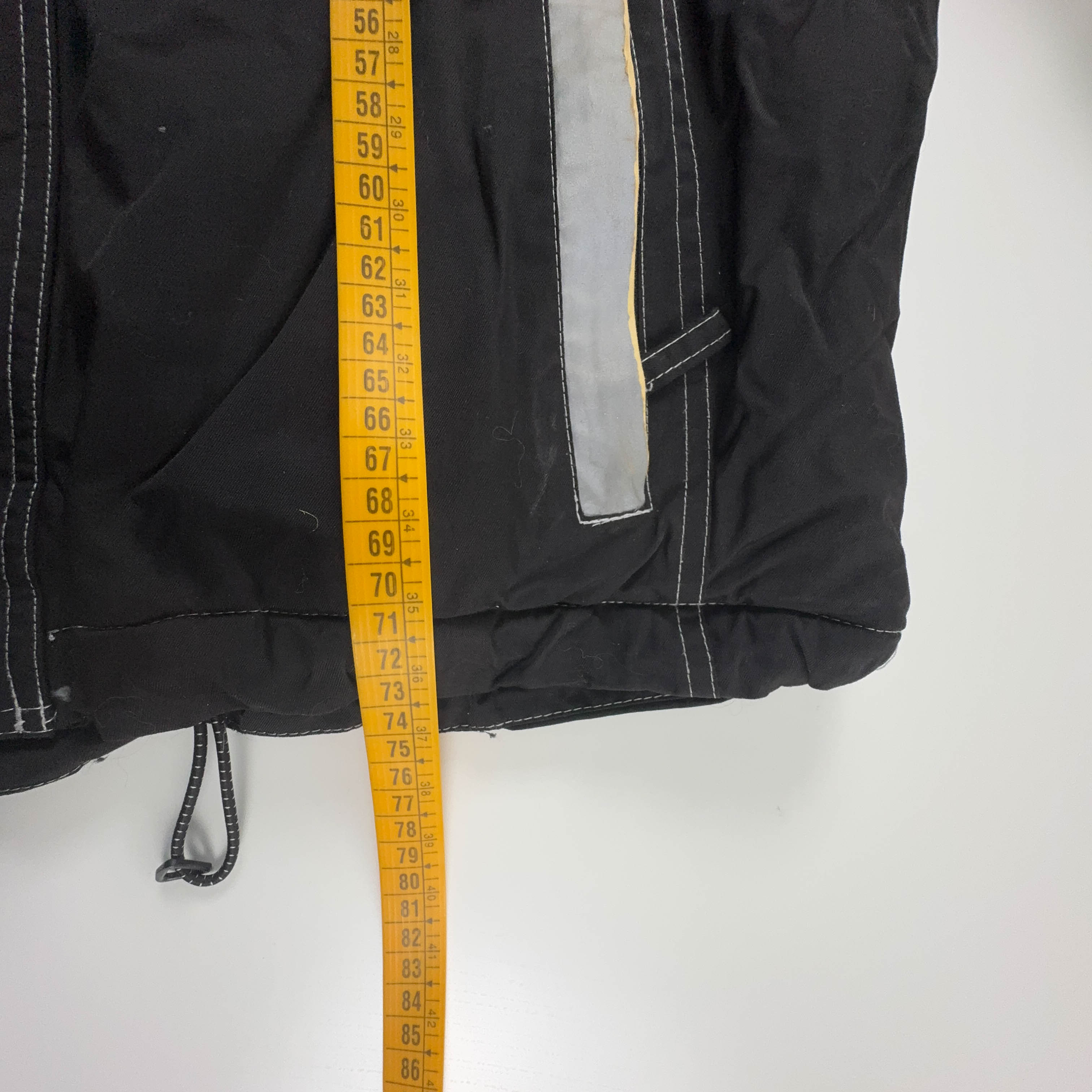 Giacca invernale Sergio Tacchini Vintage nera e bianca con tasche e zip anni 00 - Taglia L uomo